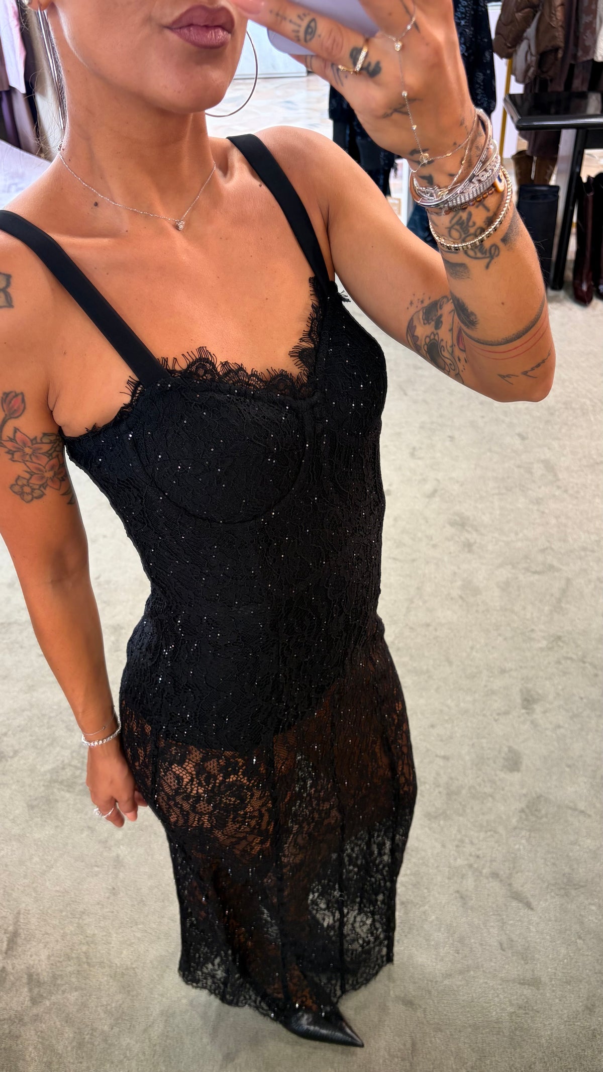 Abito midi vireyan nero in pizzo e micro paillettes tw