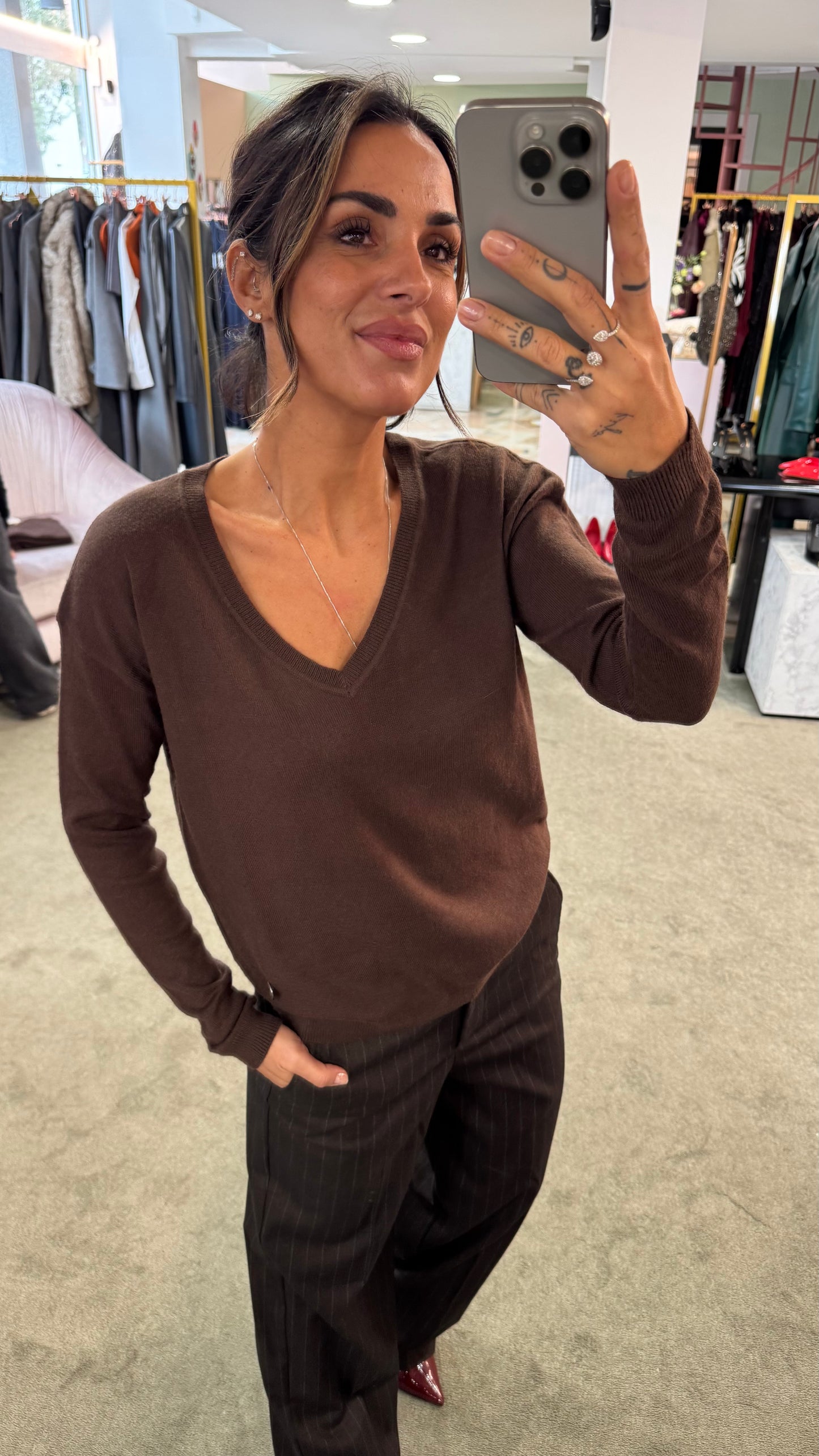 Maglione scollo a v marrone  in angora tk