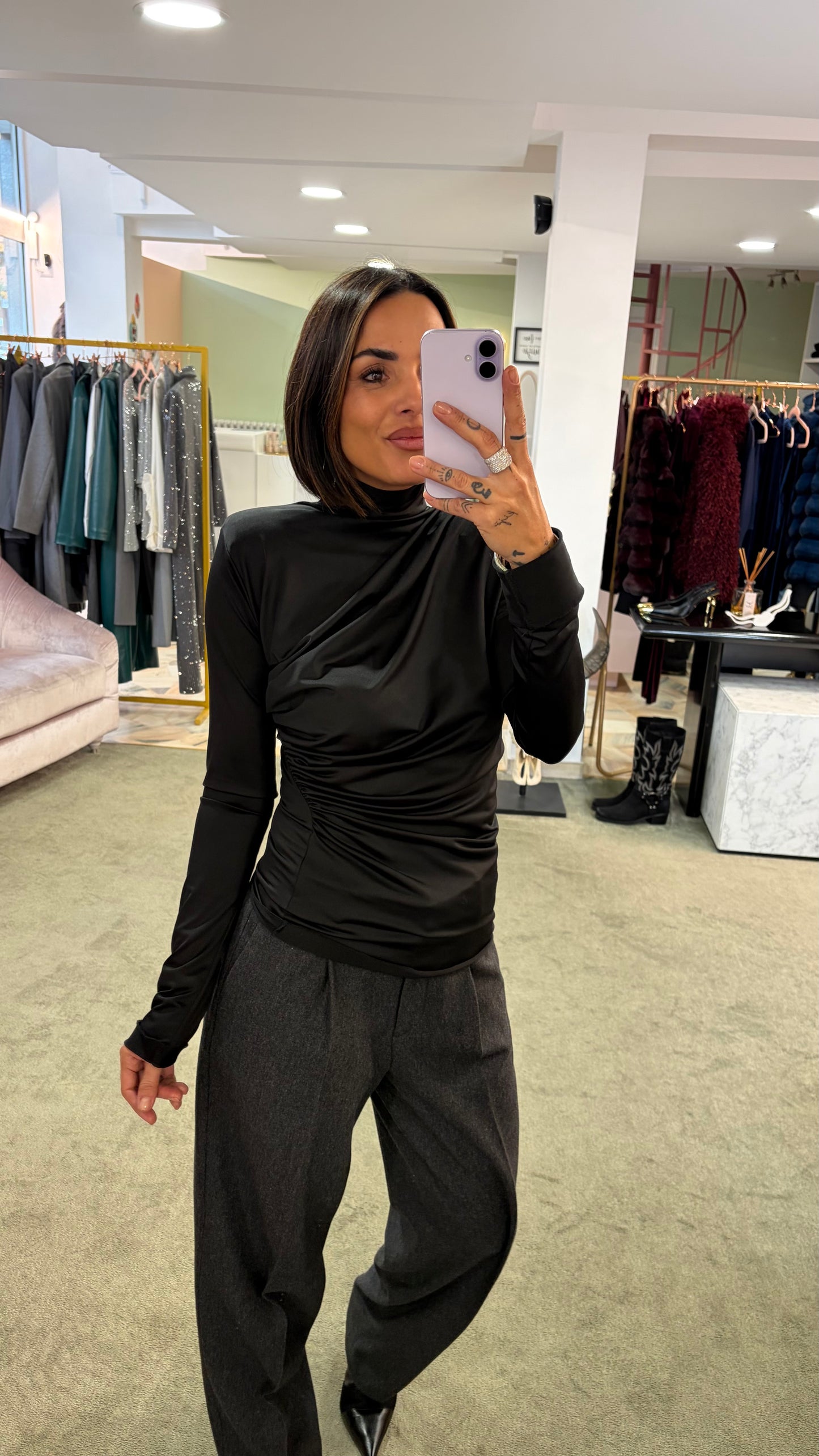 Maglia nera manica lunga drappeggiata ks