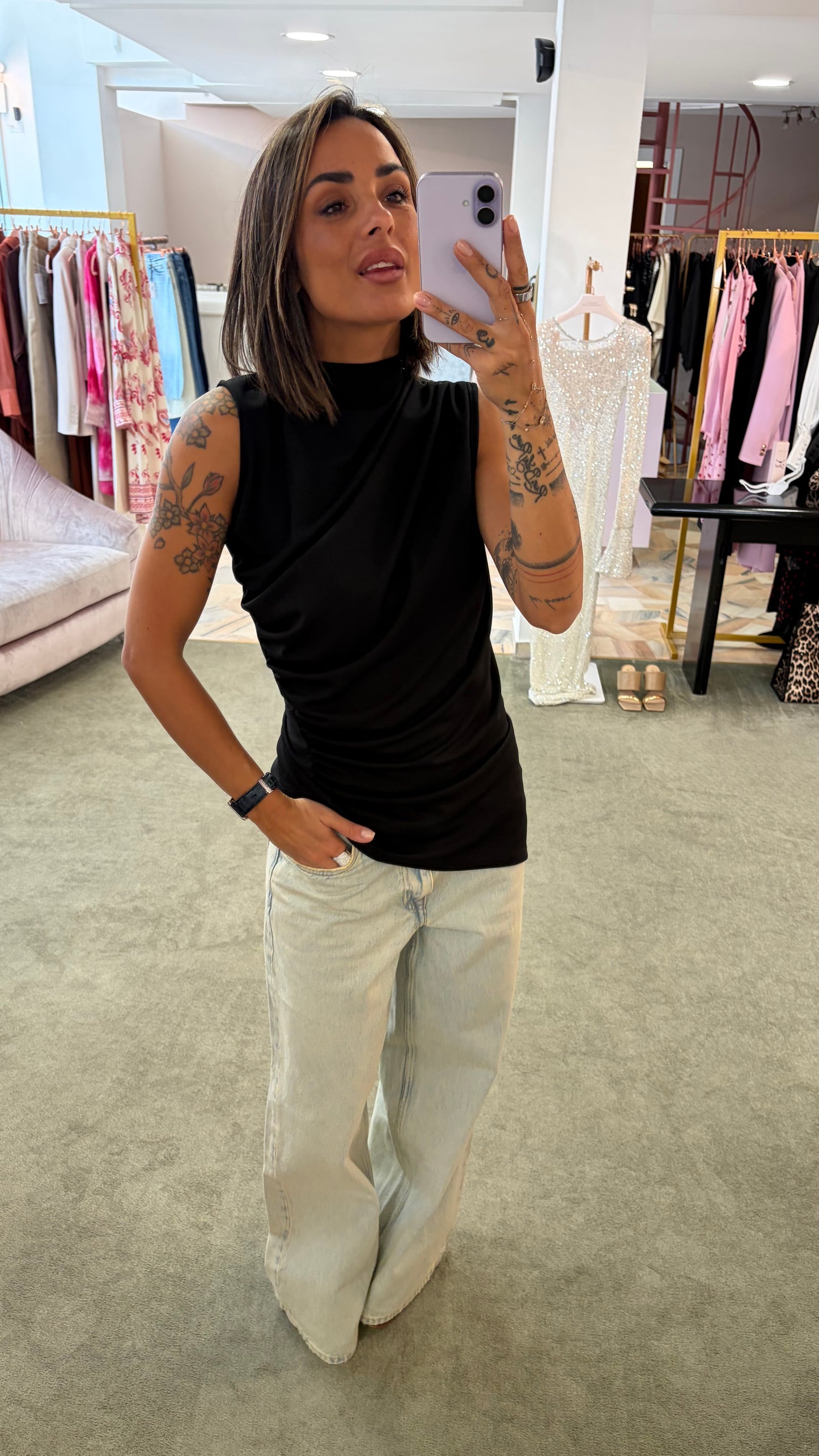 Canotta nera taglio asimmetrico con arricciature ks