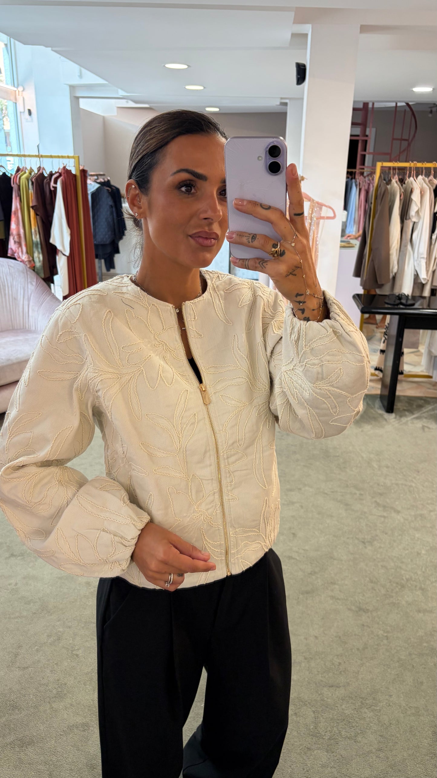 Bomber ecrù in denim con ricami sy