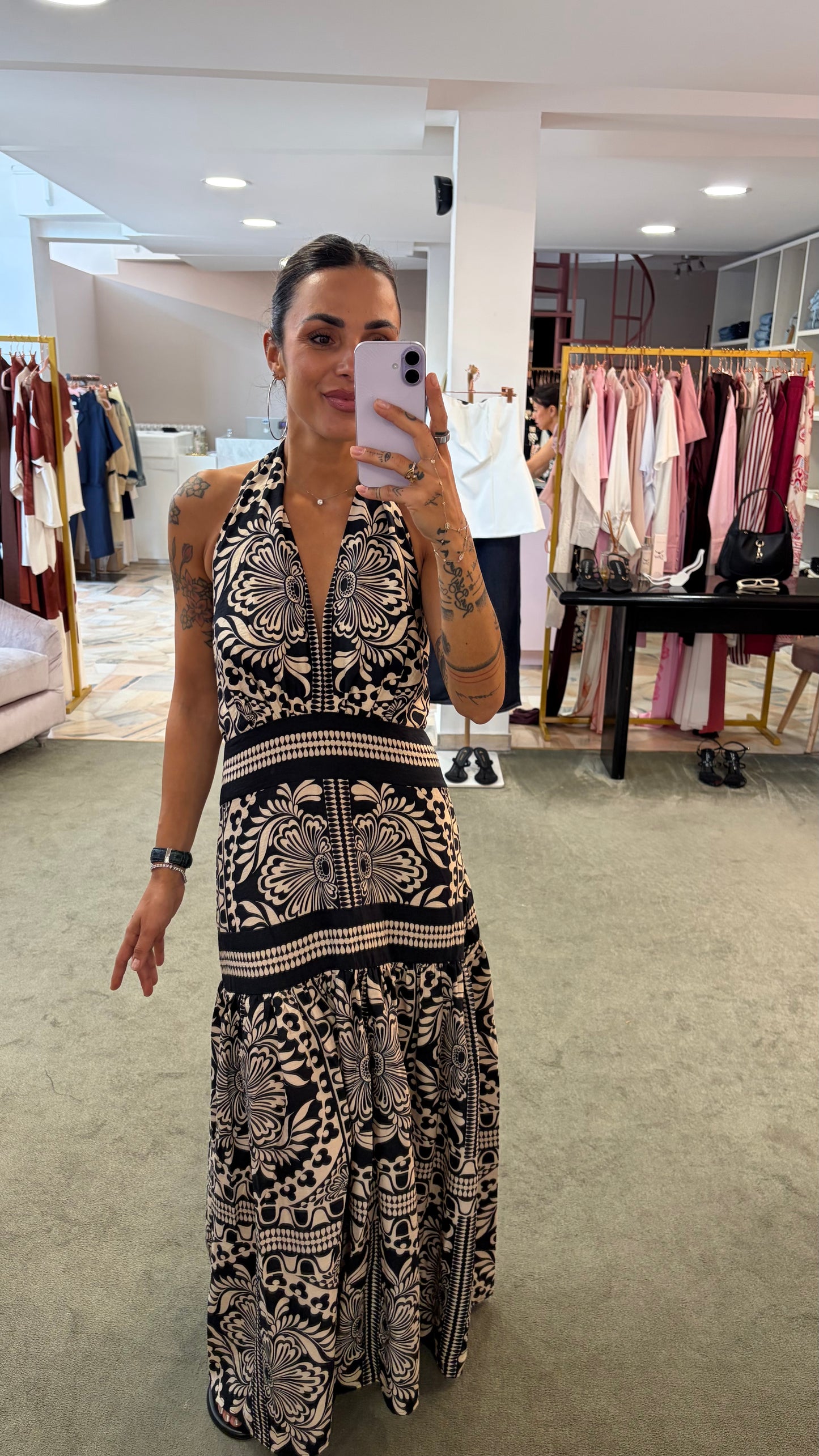 Abito lungo nero e beige fantasia scollo all'americana gl