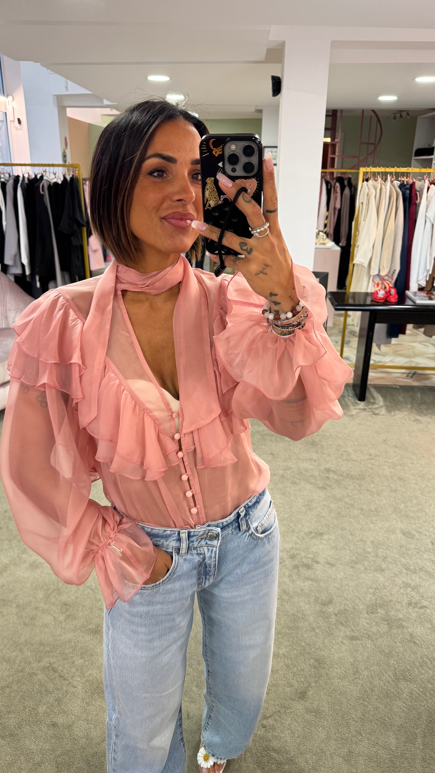 Camicia rosa trasparente con volant Actualee