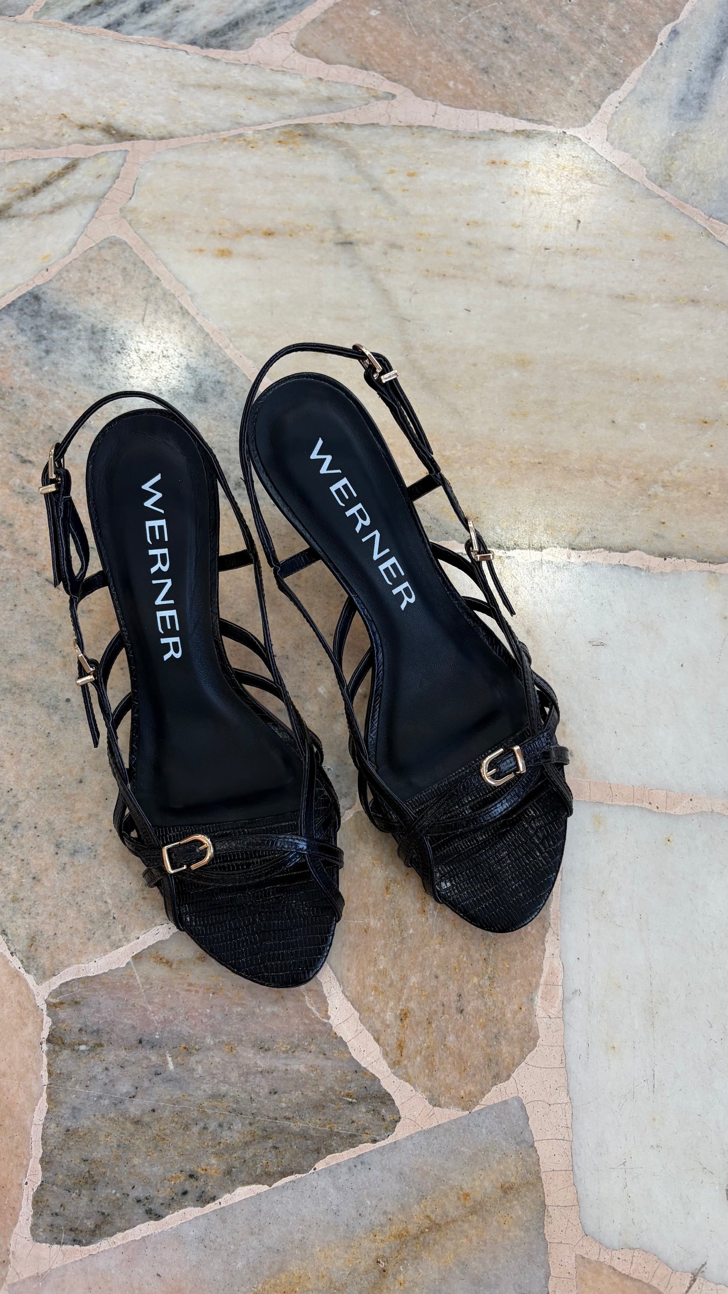 Sandalo nero con fibbie e tacco oro wr