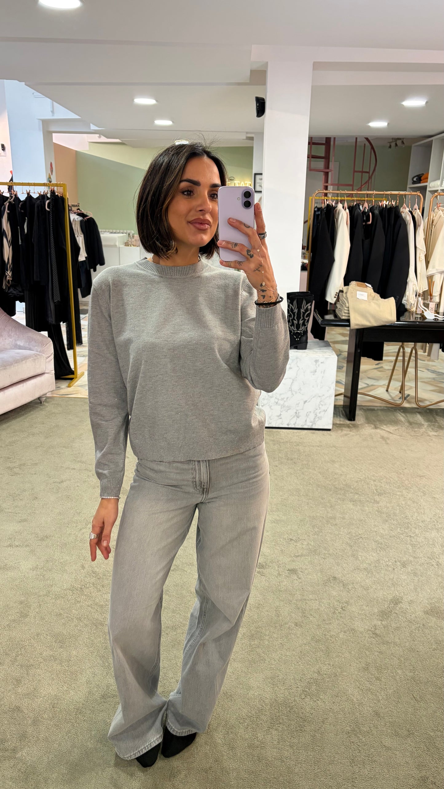Maglione grigio girocollo con micropaillettes ay