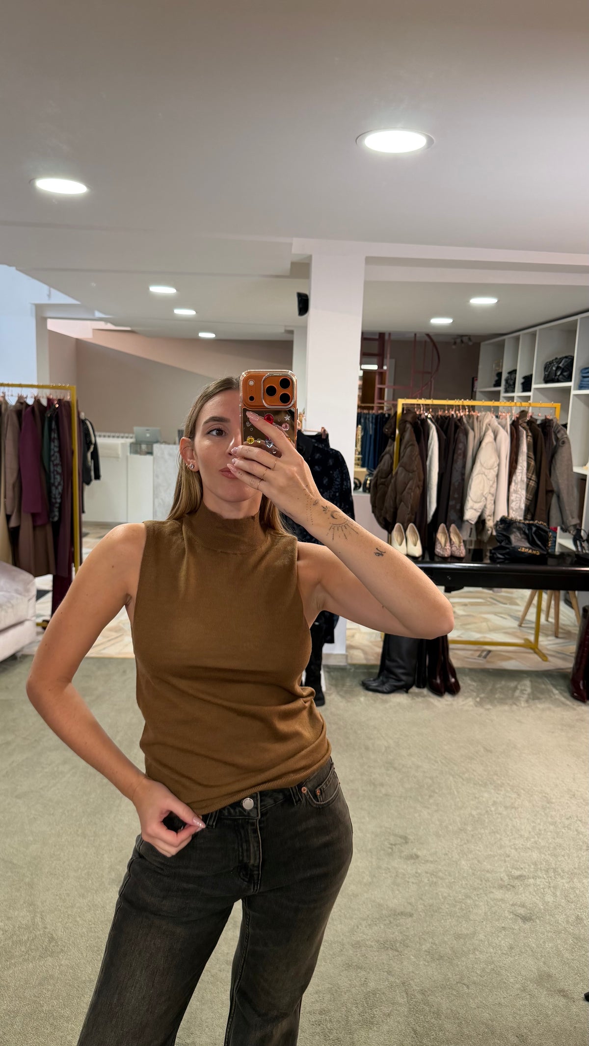 Lupetto cara cammello smanicato aw