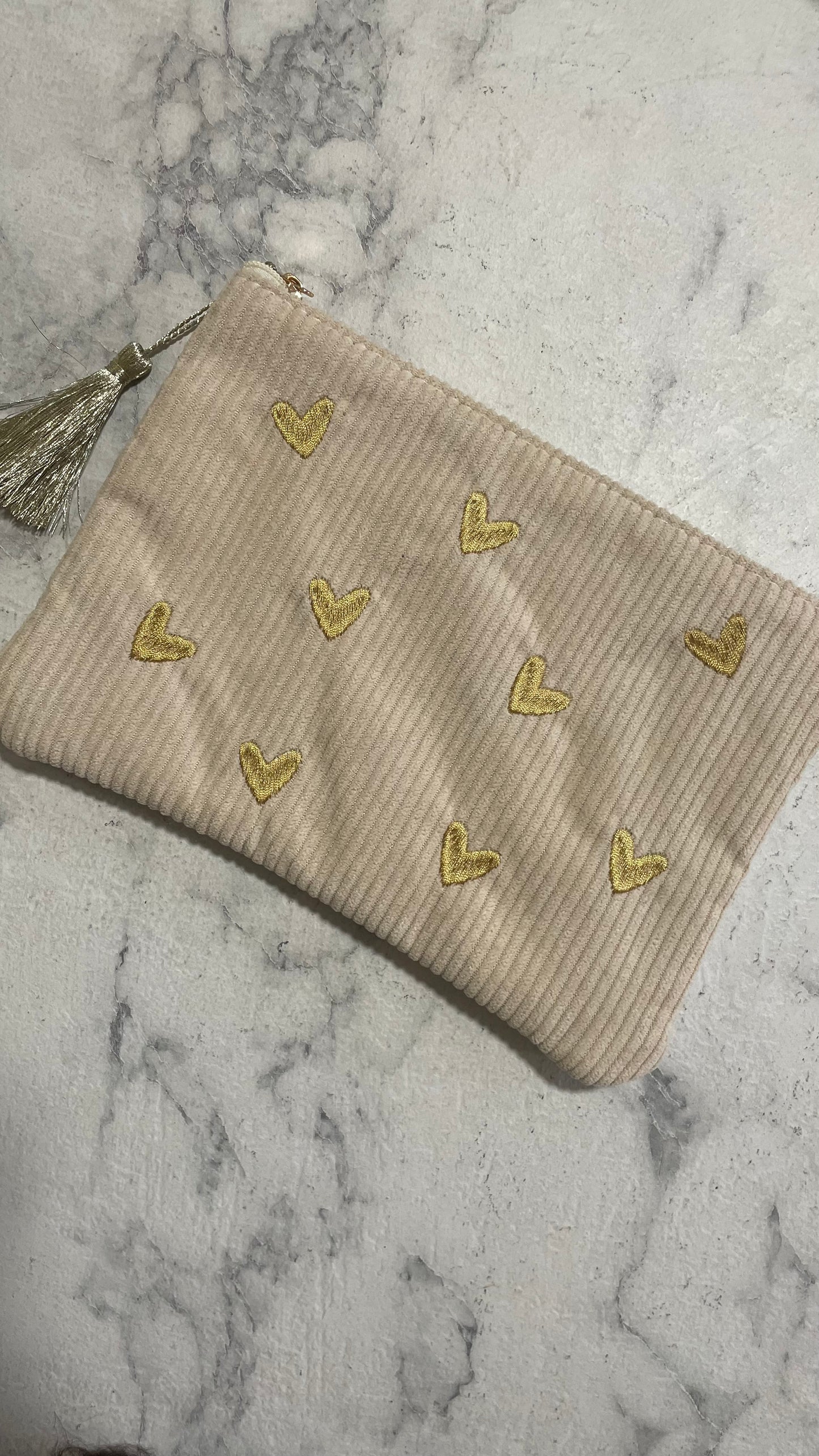Pochette in velluto con cuori ricamati