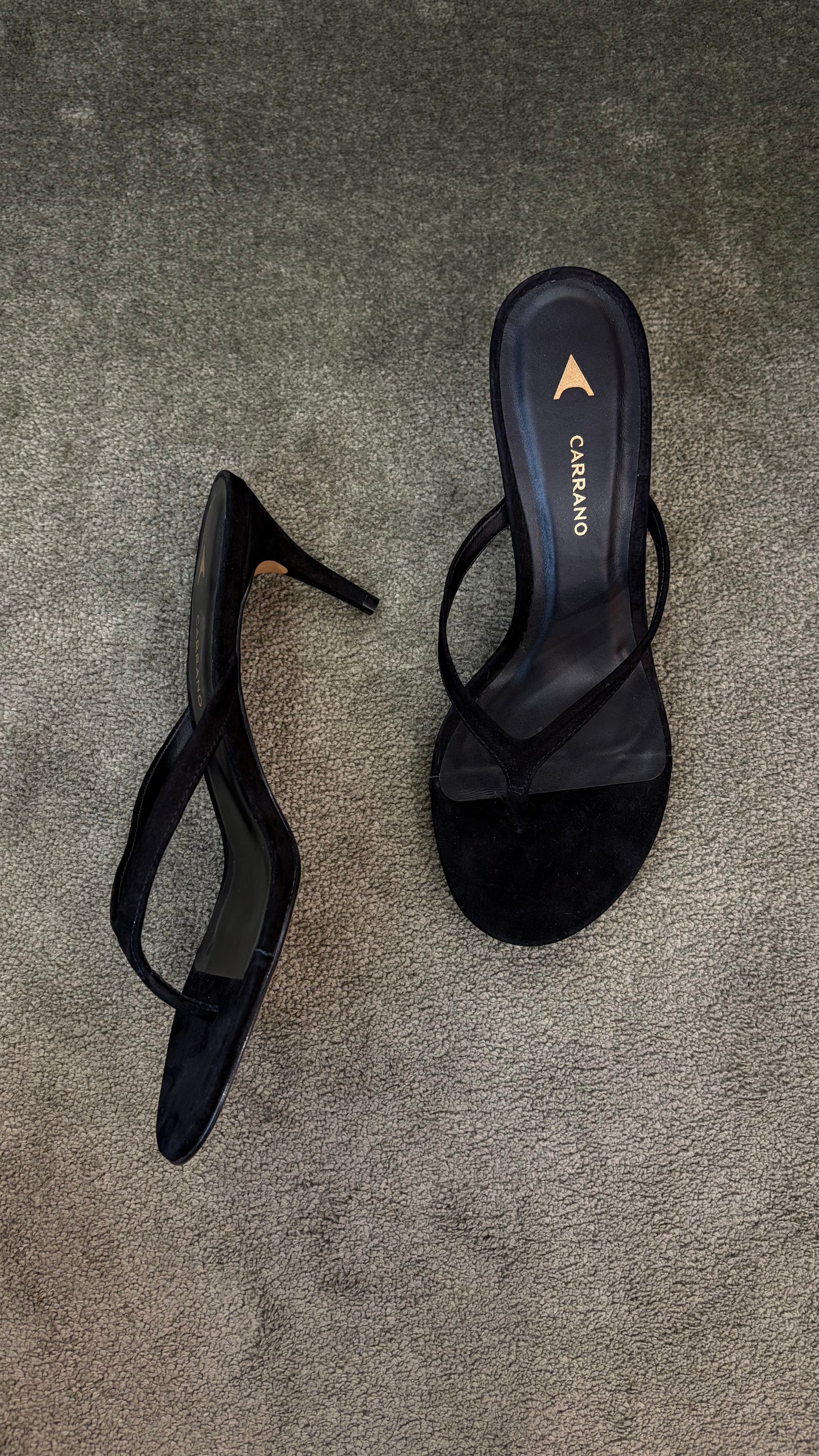Infradito nero con tacco in suede