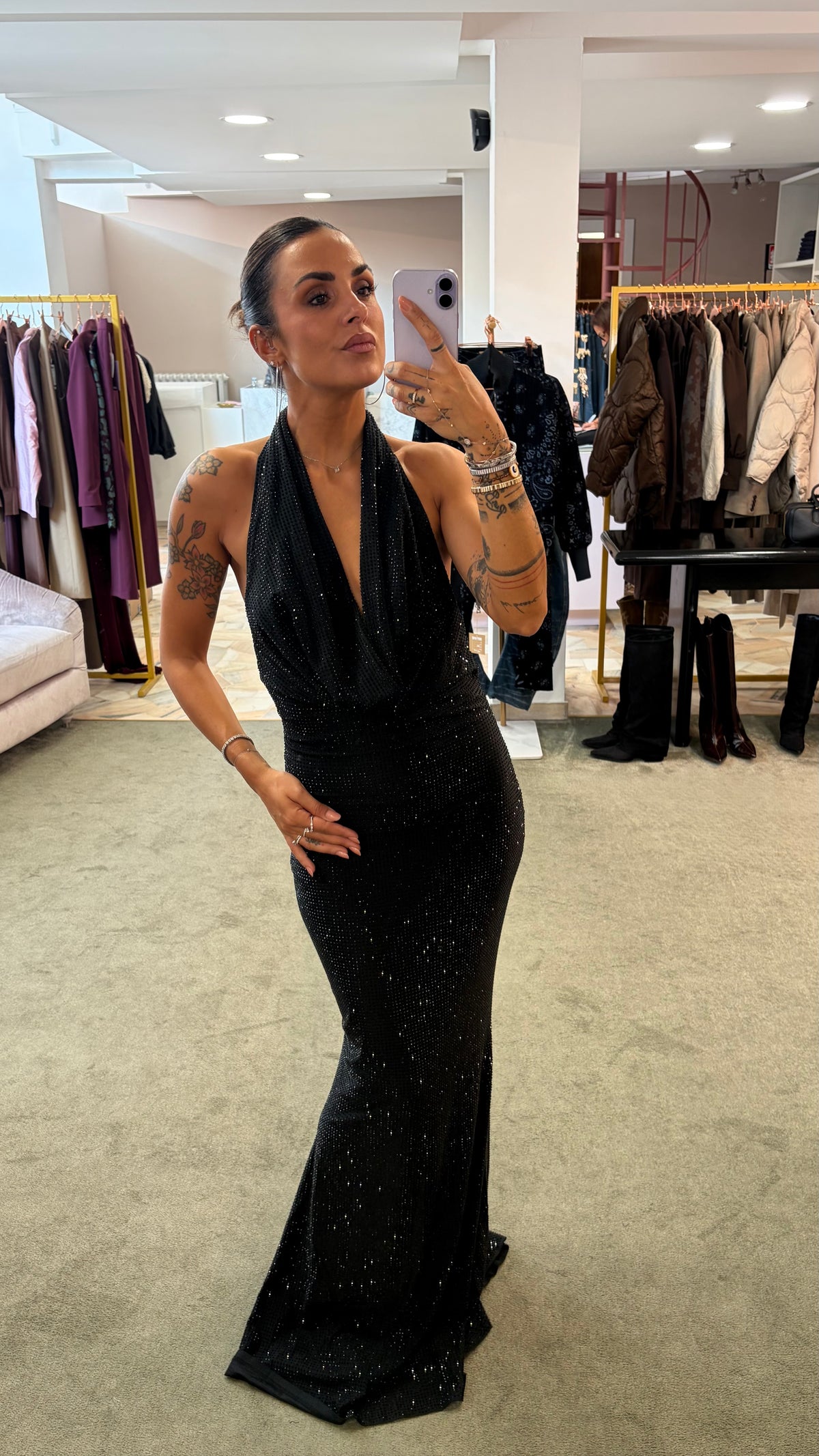 Abito lungo kuta nero a sirena con scollo drappeggiato tw