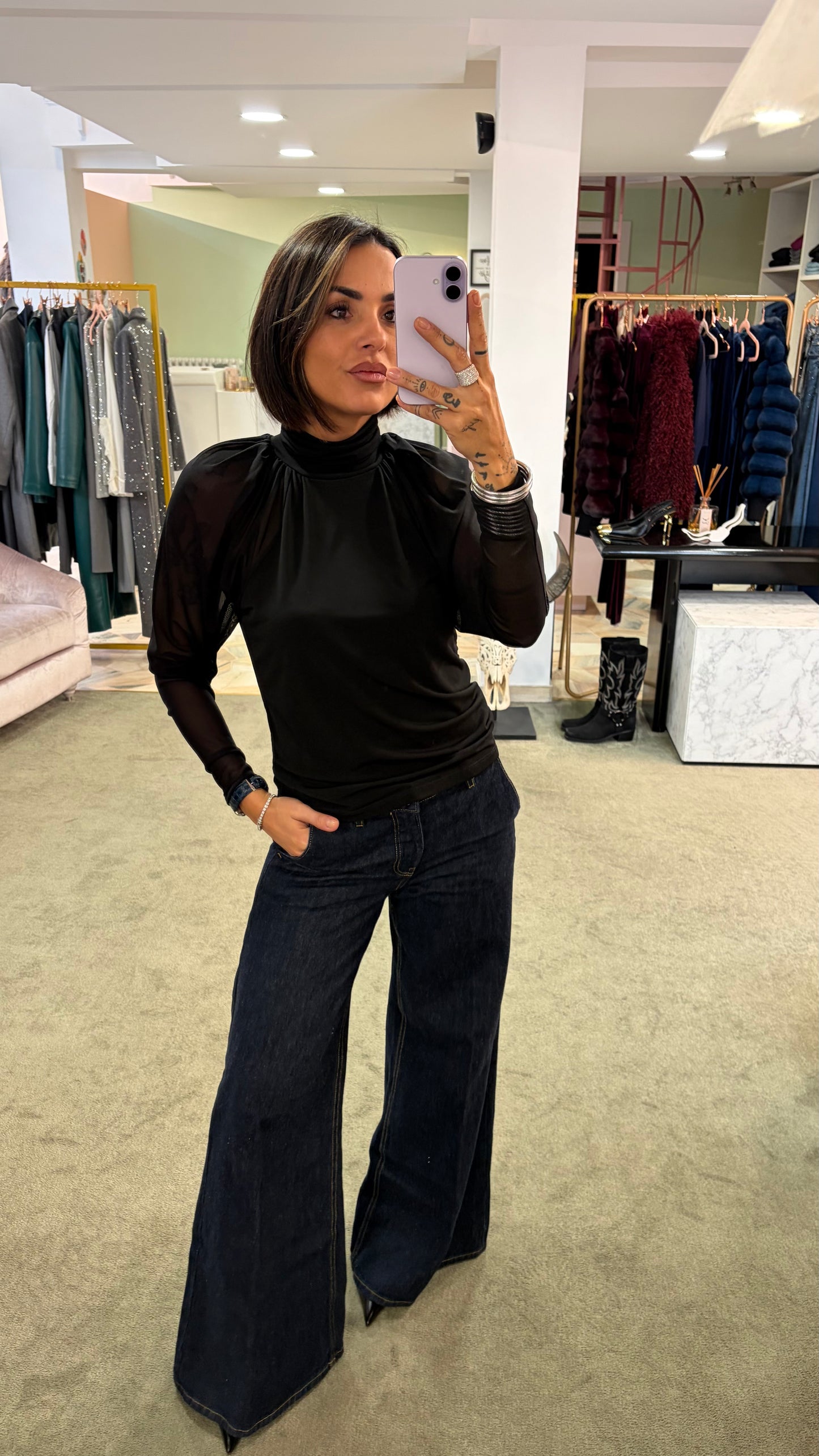 Lupetto nero con maniche a palloncino in tulle mq