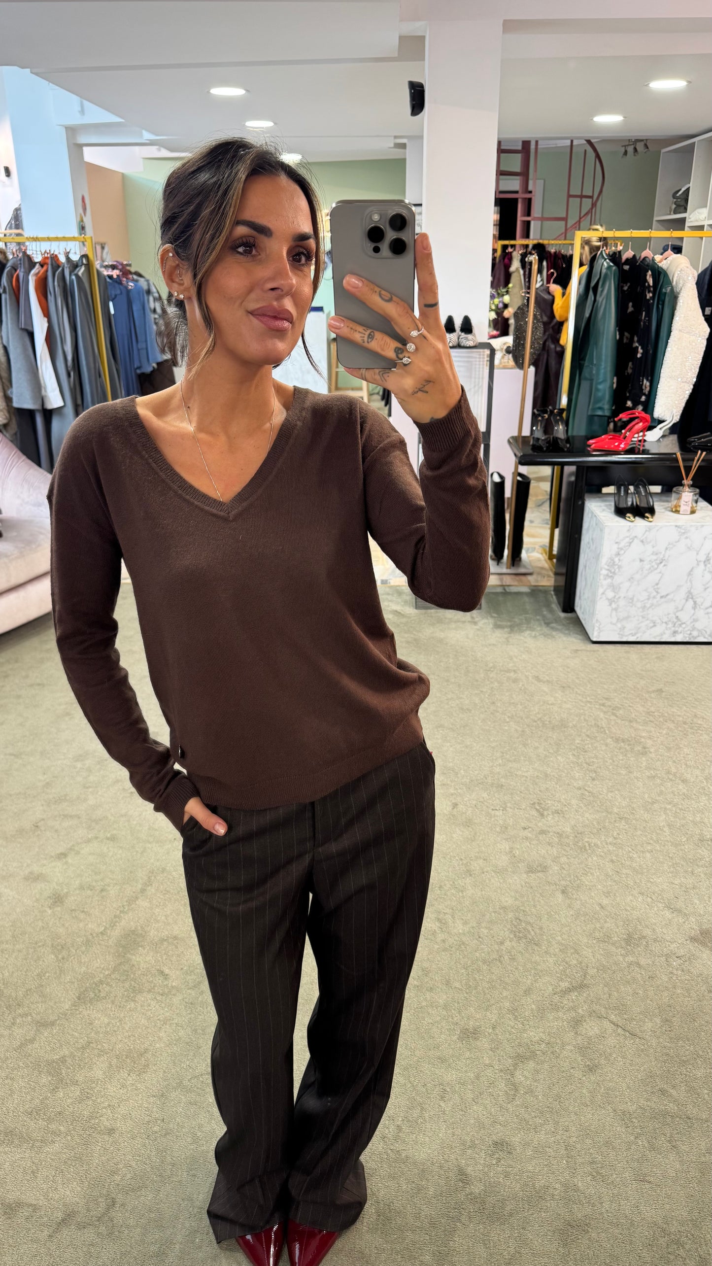 Maglione scollo a v marrone  in angora tk