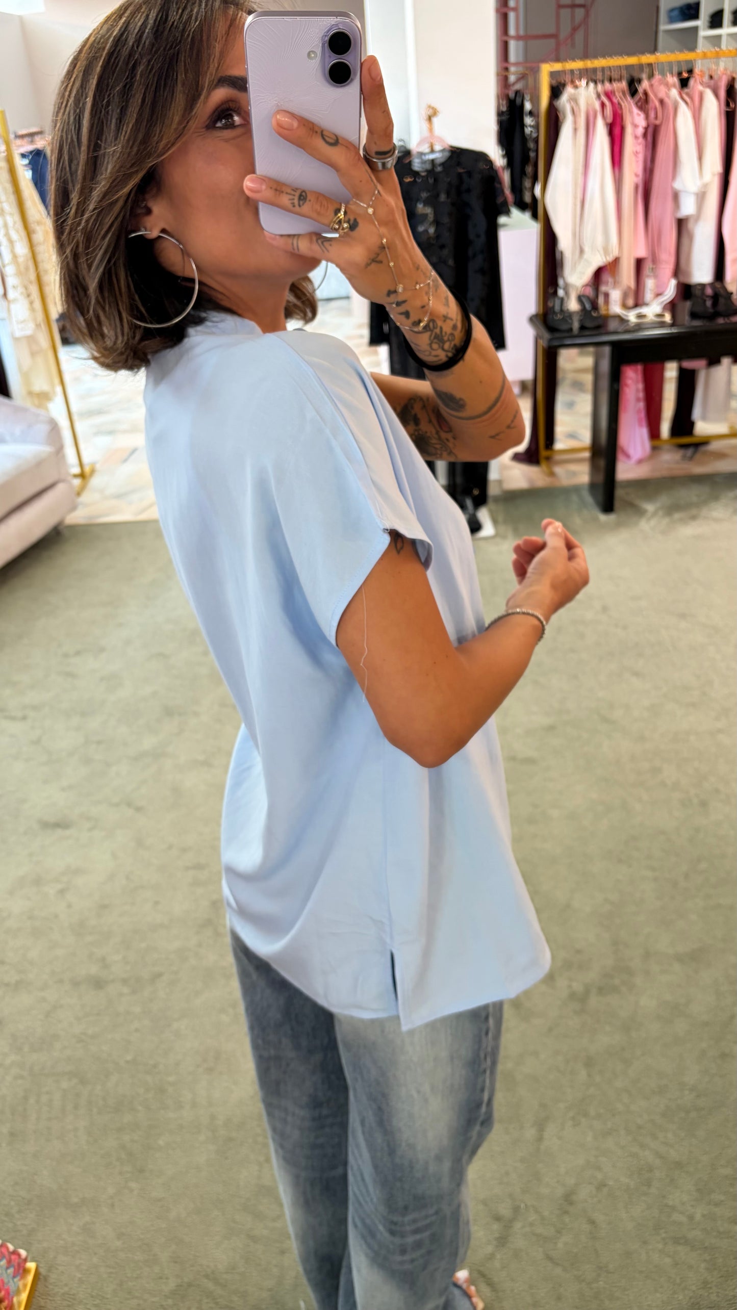 Camicia azzurra smanicata over sy
