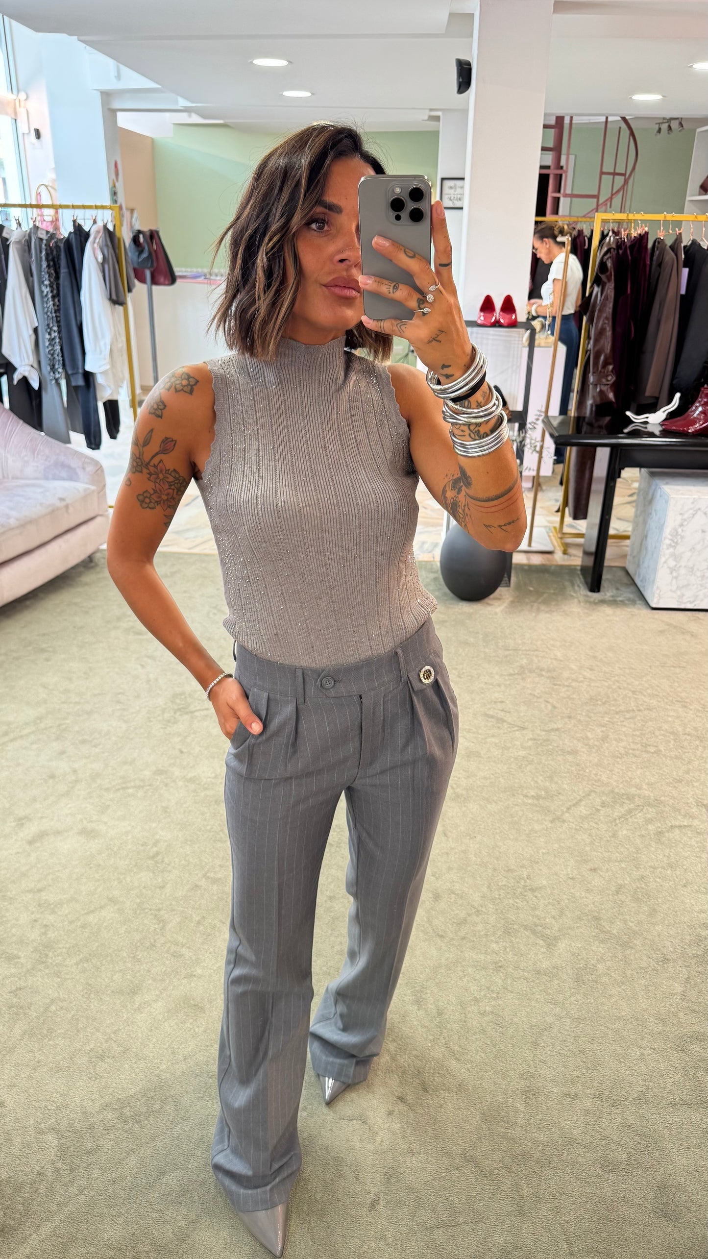 Pantaloni grigio gessati a zampa fr