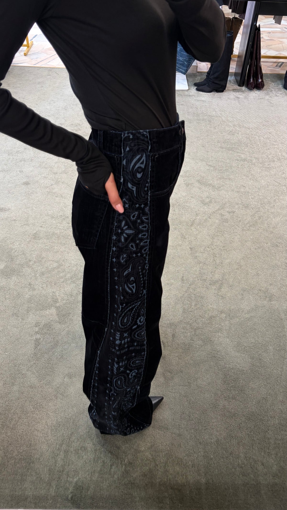 Pantaloni neri wide in velluto con inserti bandana Don't@Me