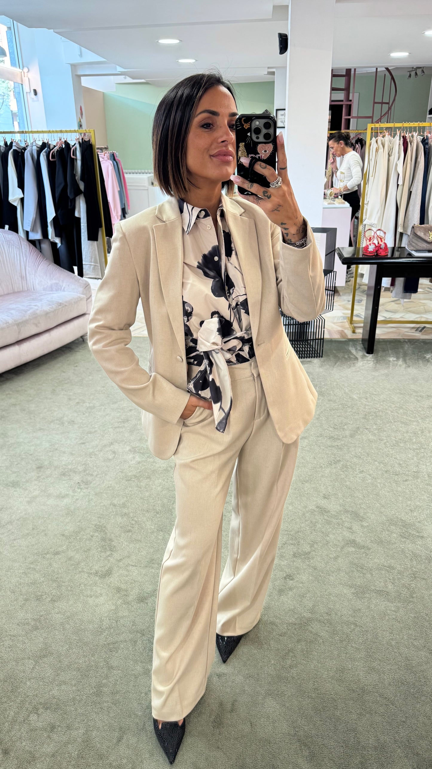 Pantaloni beige melange in lino con pences wide leg jx