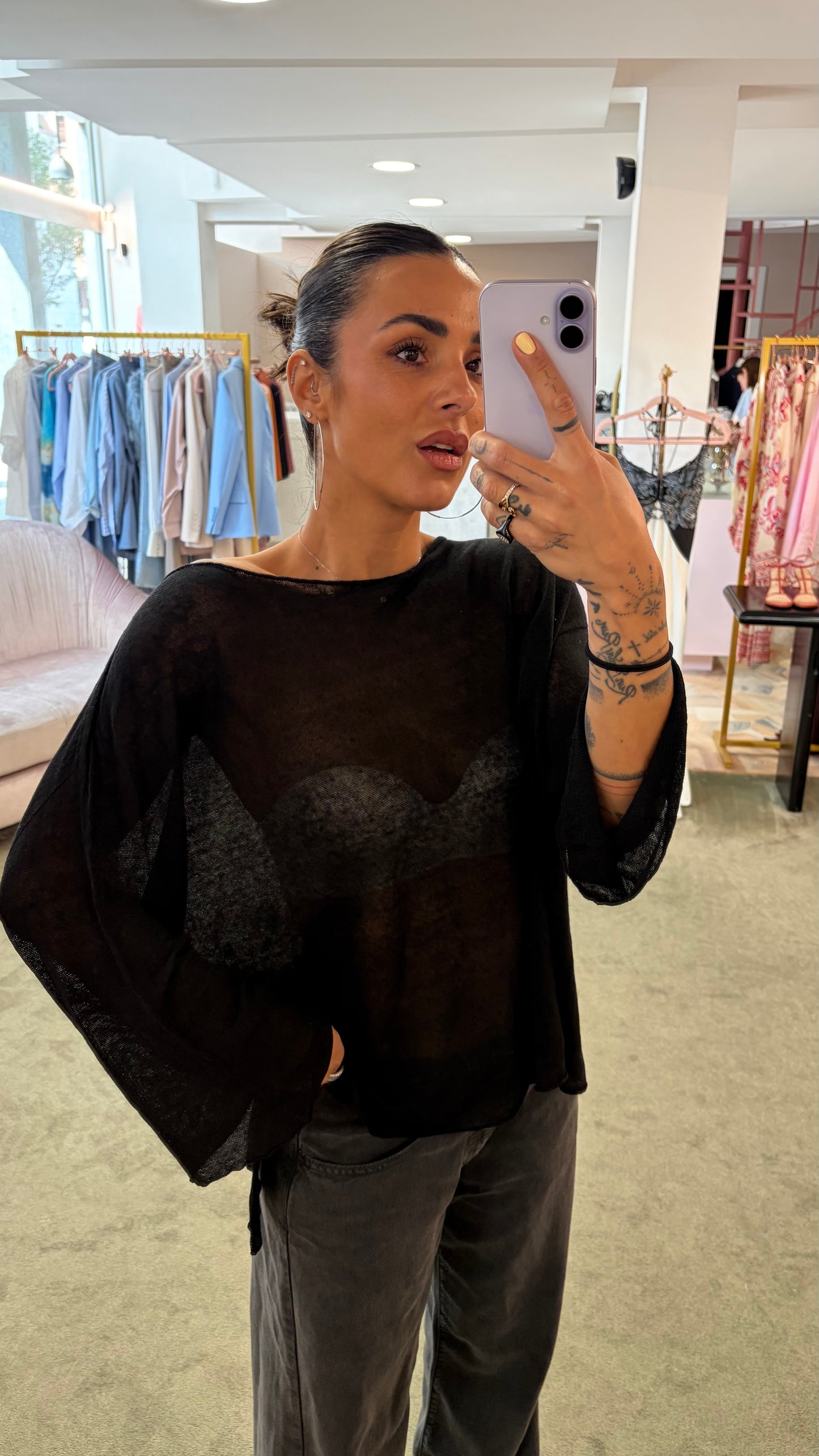 Maglia nera scollo a barca in lino fy