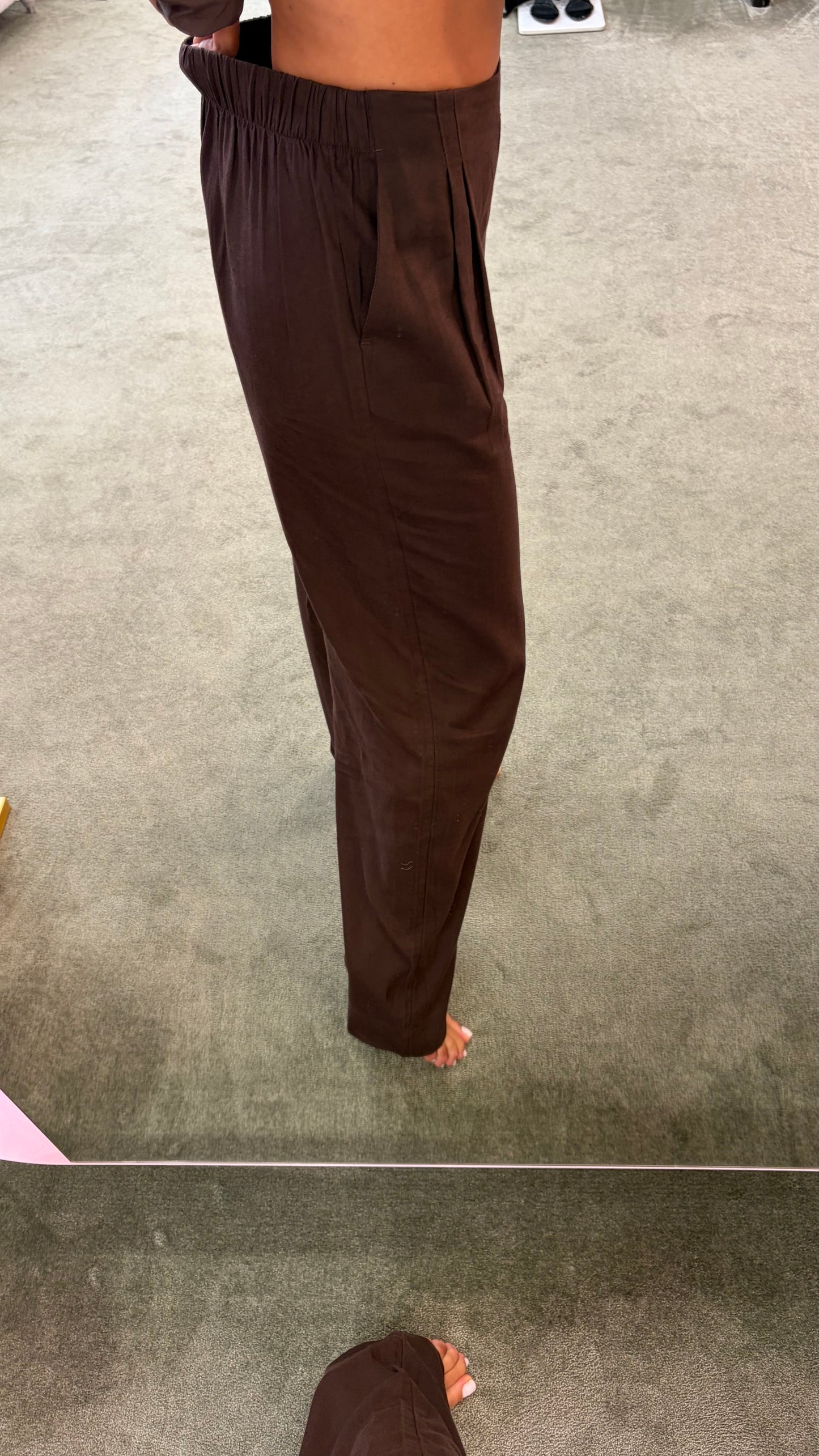 Pantaloni almira marrone caffè con pences ed elastico jx