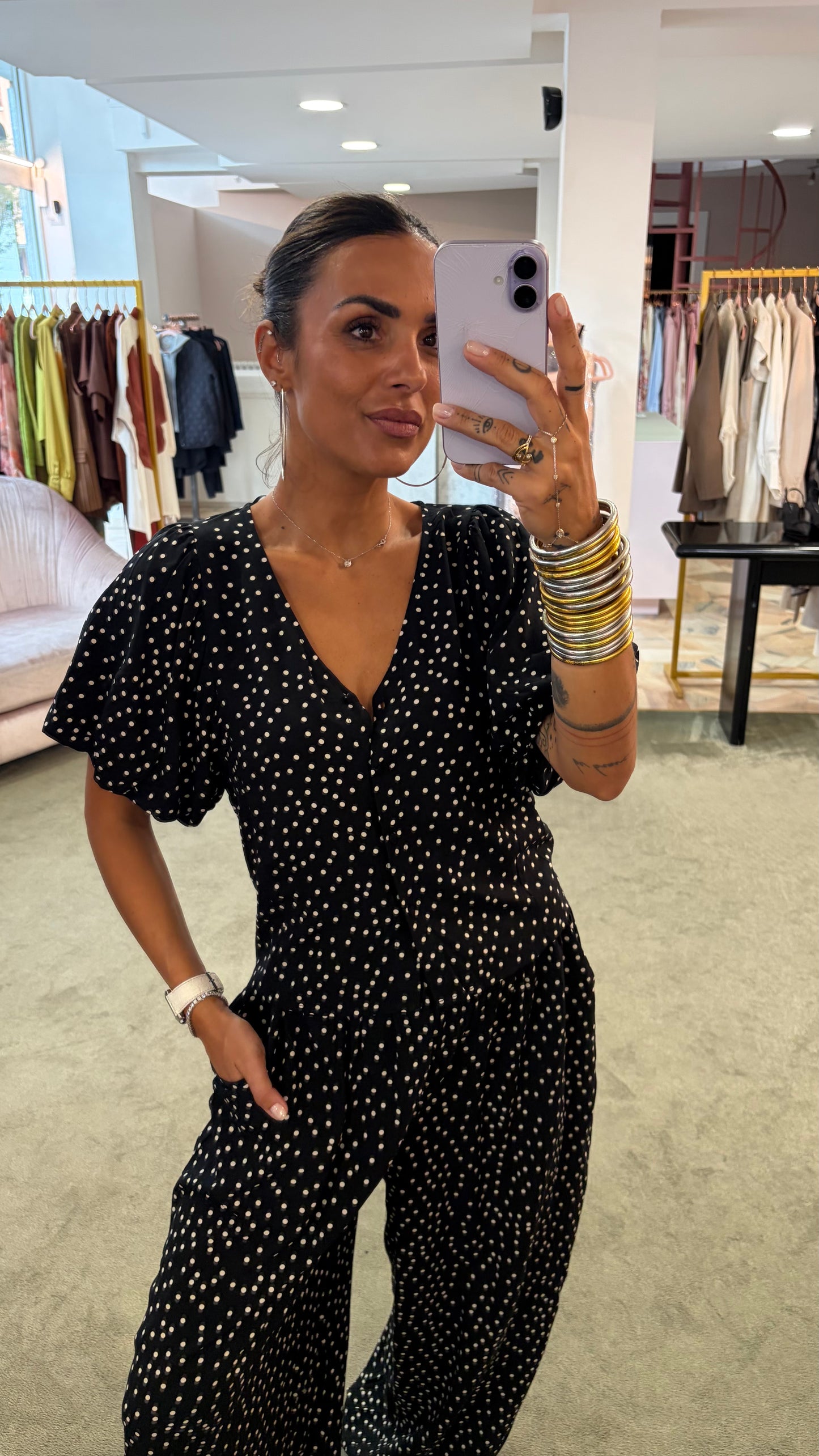 Blusa nera a pois manica corta a sbuffo in viscosa sy
