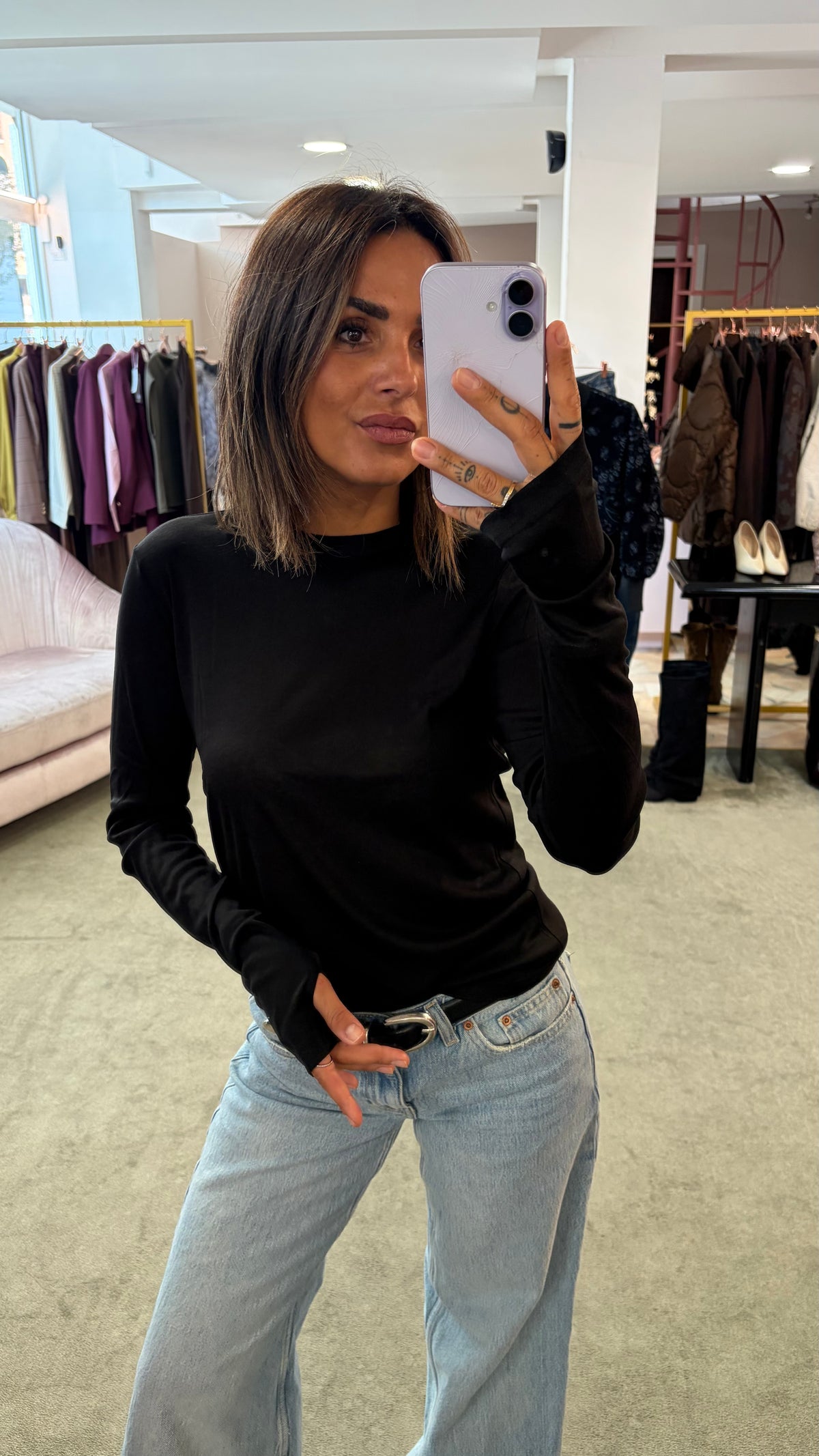 T-shirt nera girocollo in lyoncell manica lunga ay