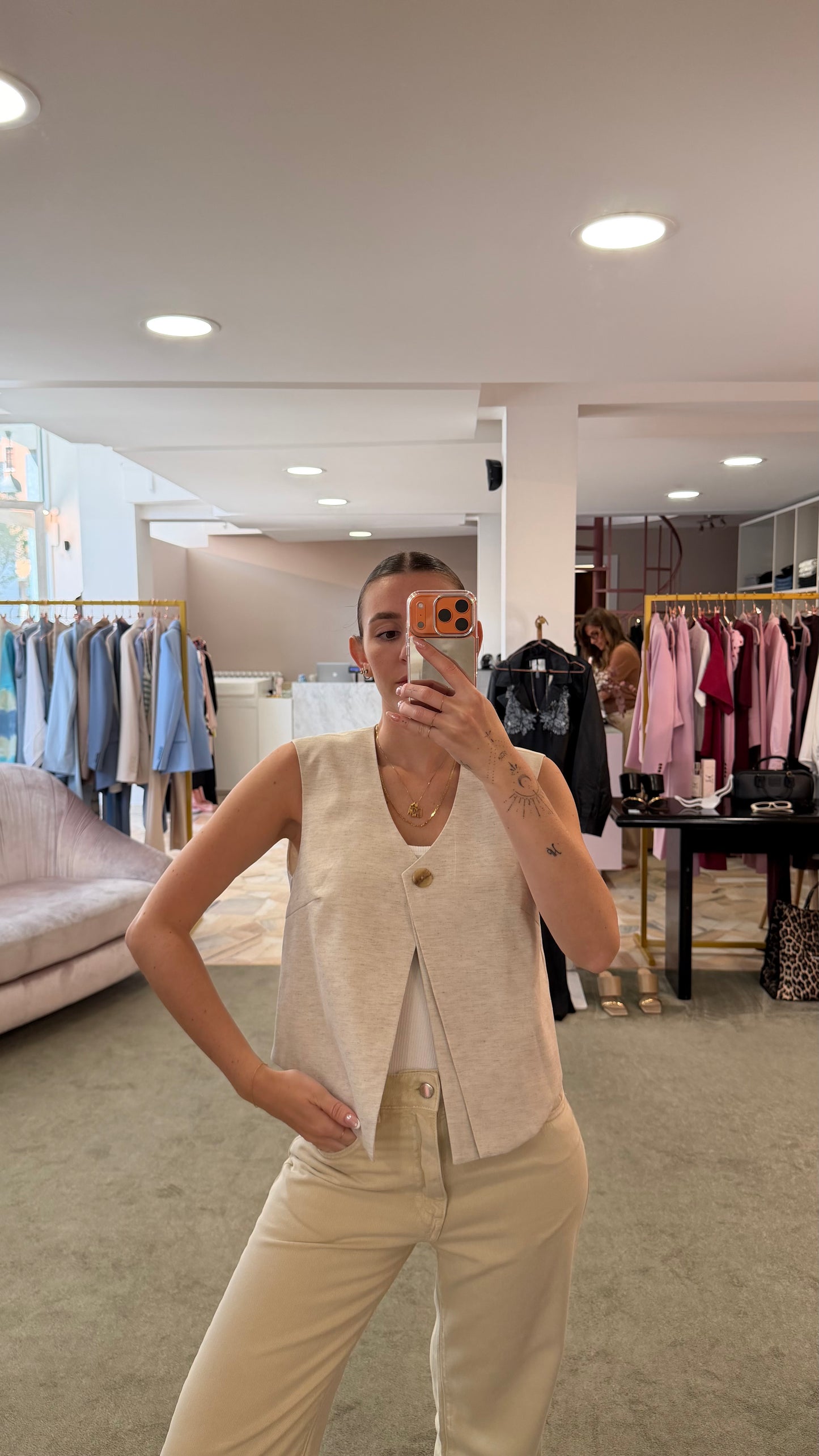 Gilet ecrù melange con un bottone jx