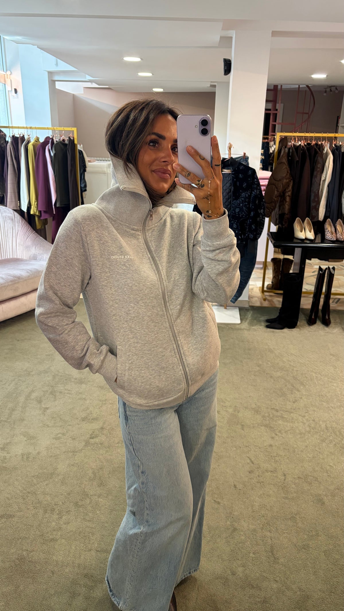 Felpa grigio chiaro con zip e collo alto jx