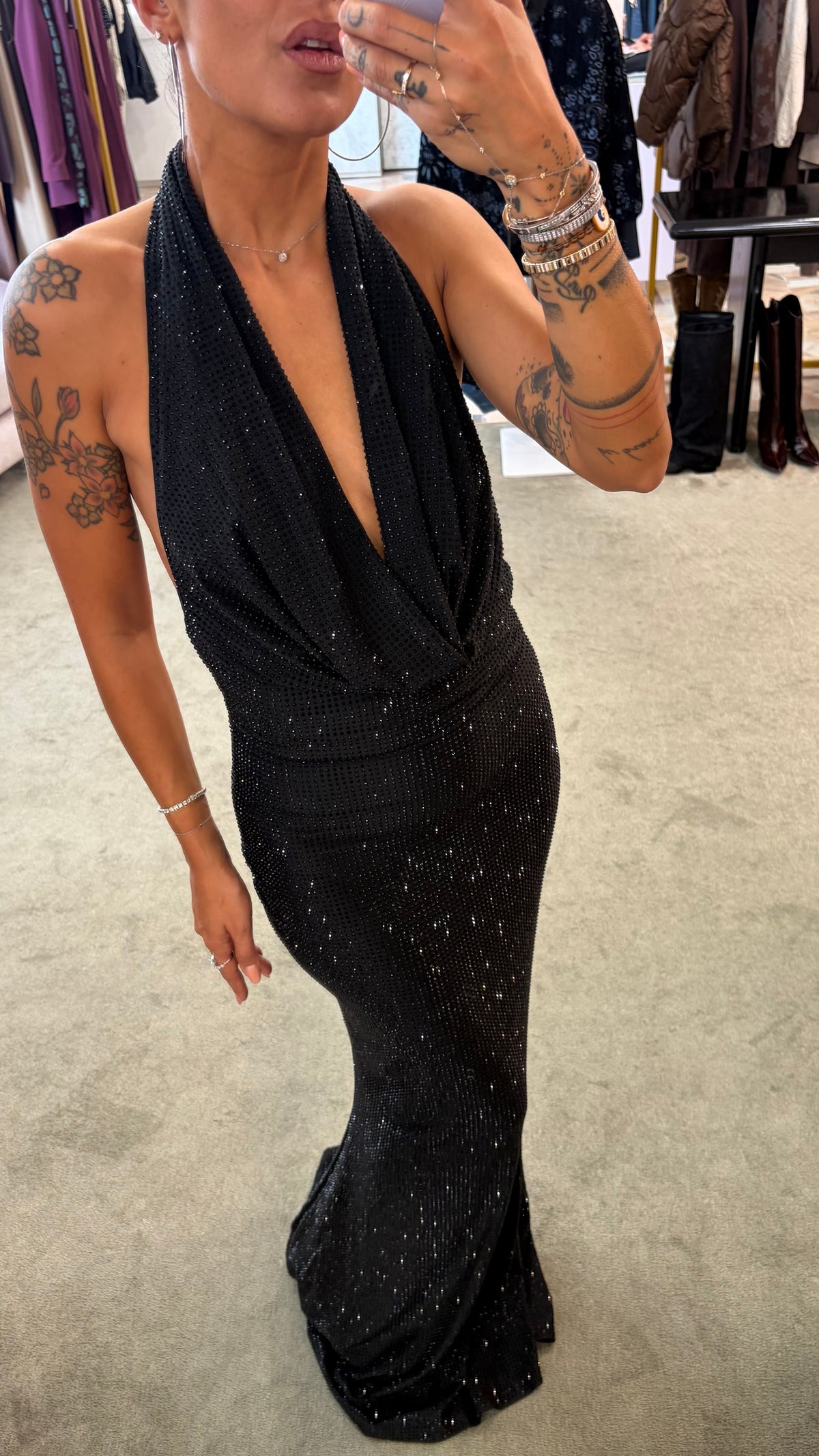 Abito lungo kuta nero a sirena con scollo drappeggiato tw