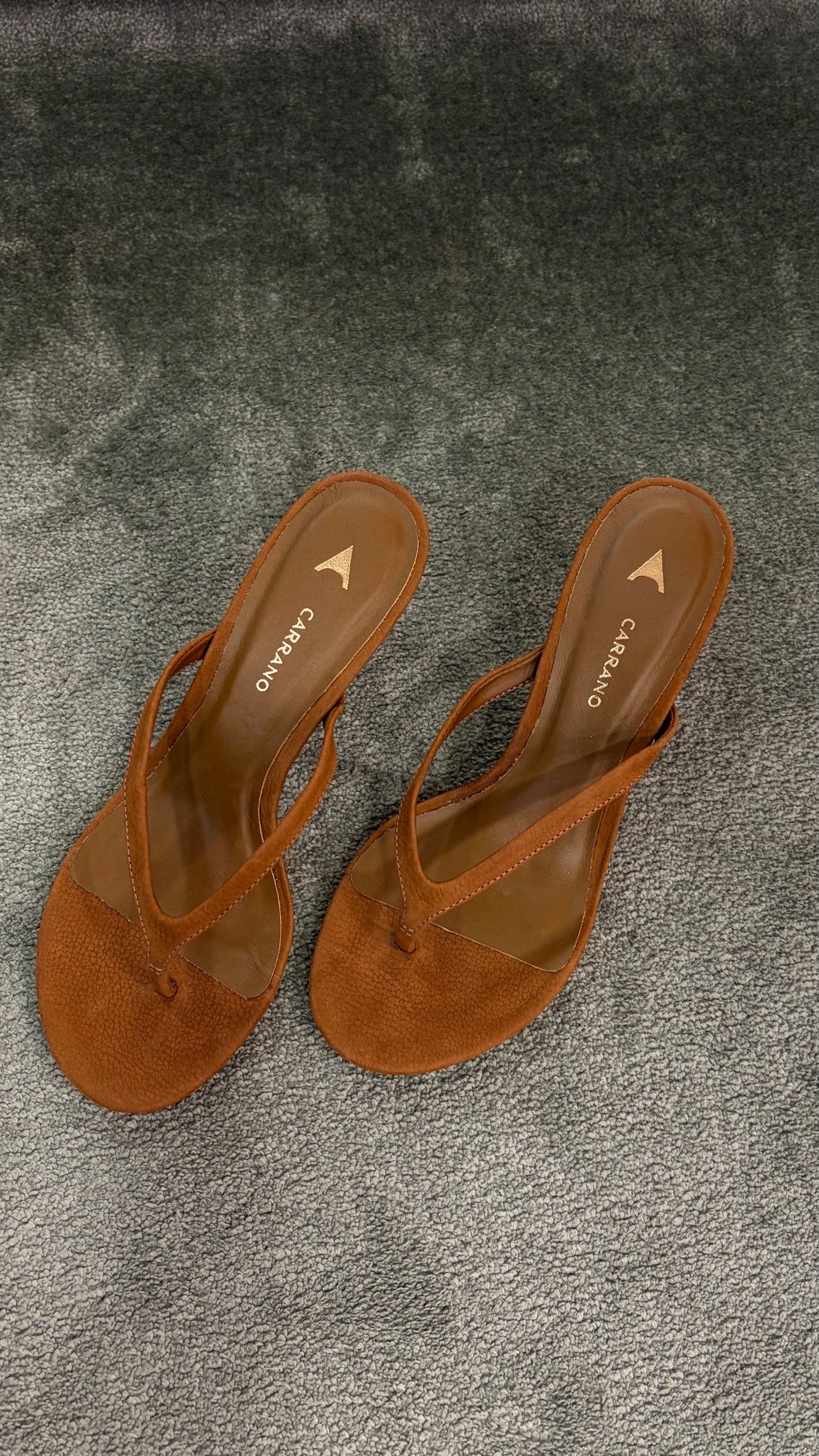 Infradito liquirizia con tacco in suede