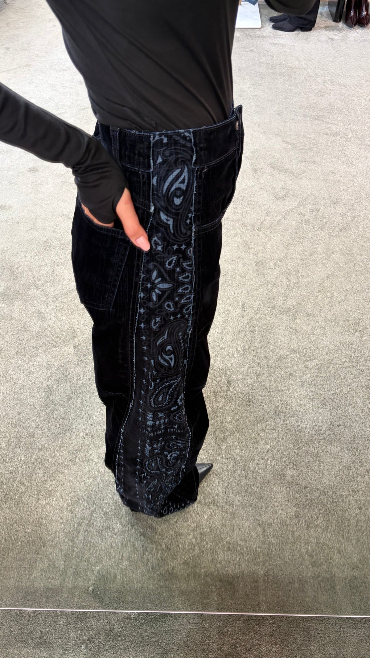 Pantaloni neri wide in velluto con inserti bandana Don't@Me