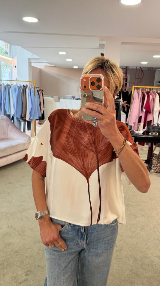 Blusa panna fantasia foglie mattone ay