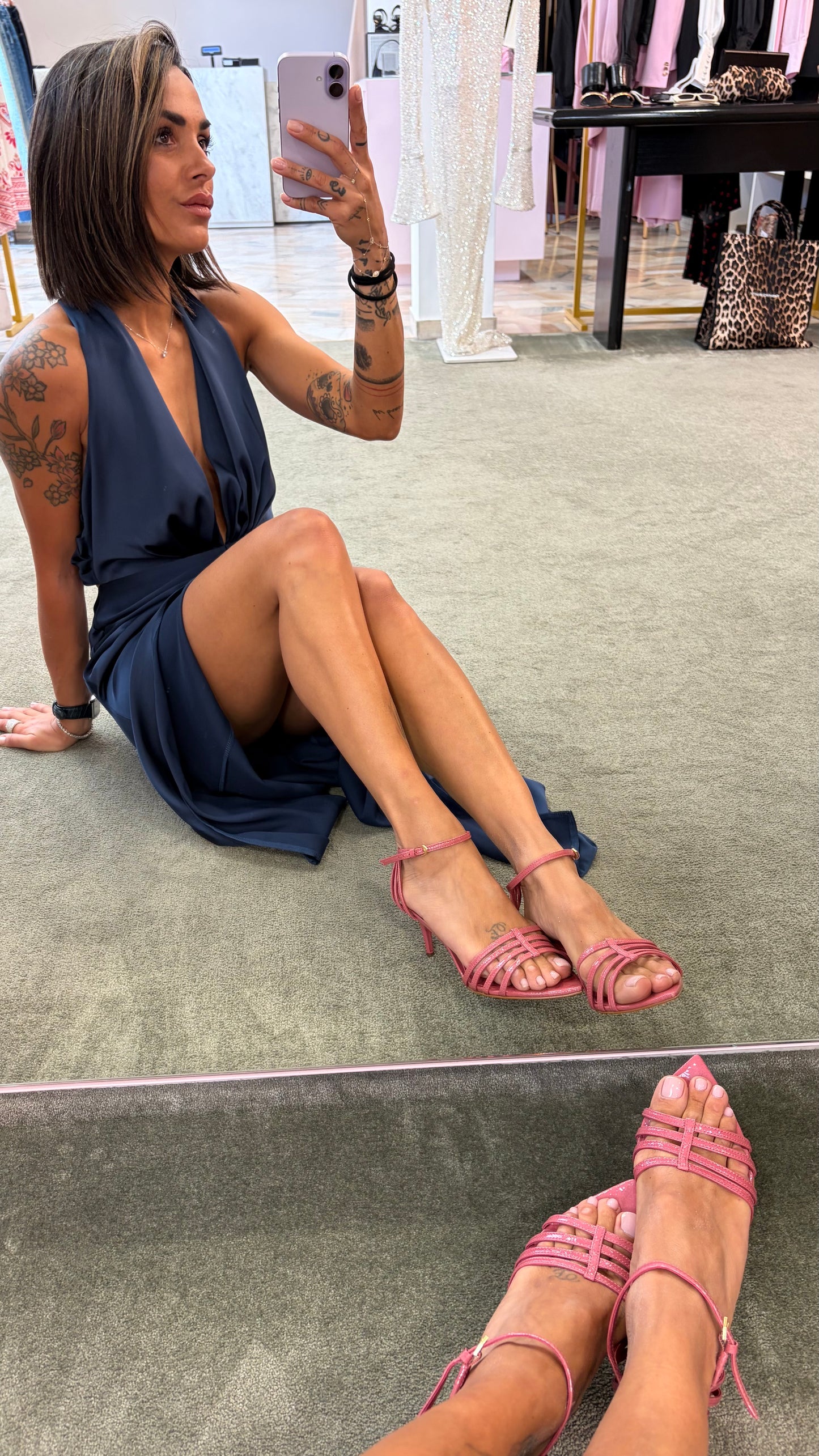 Sandalo rosa blush in vernice con listini