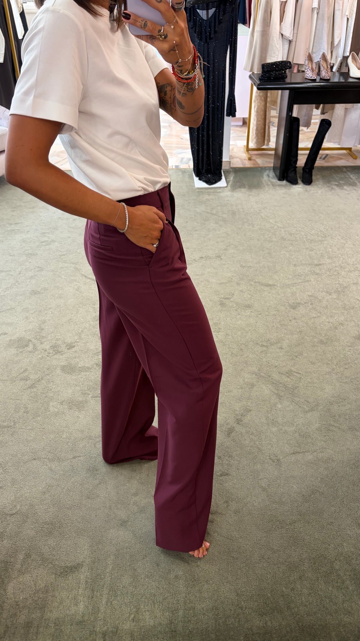 Pantaloni bordeaux ellis con pences wide leg jx