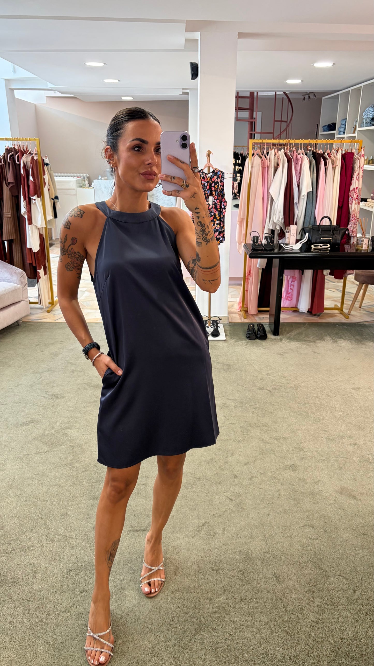 Abito corto blu notte scollo all'americana in satin ay