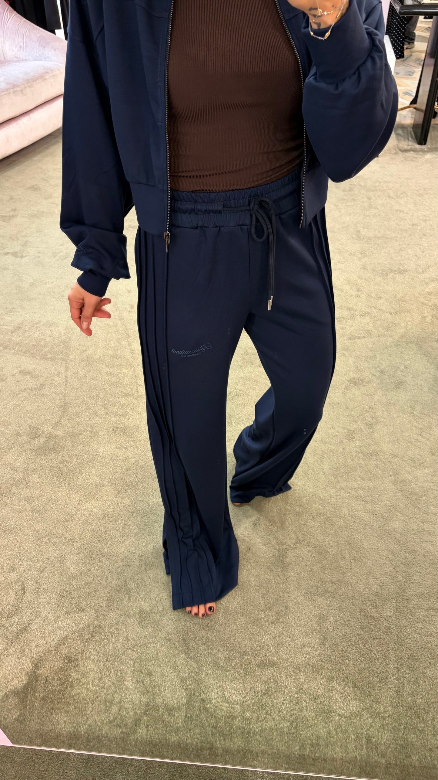 Joggers blu scuro con spacchi laterali sul fondo Hinnominate