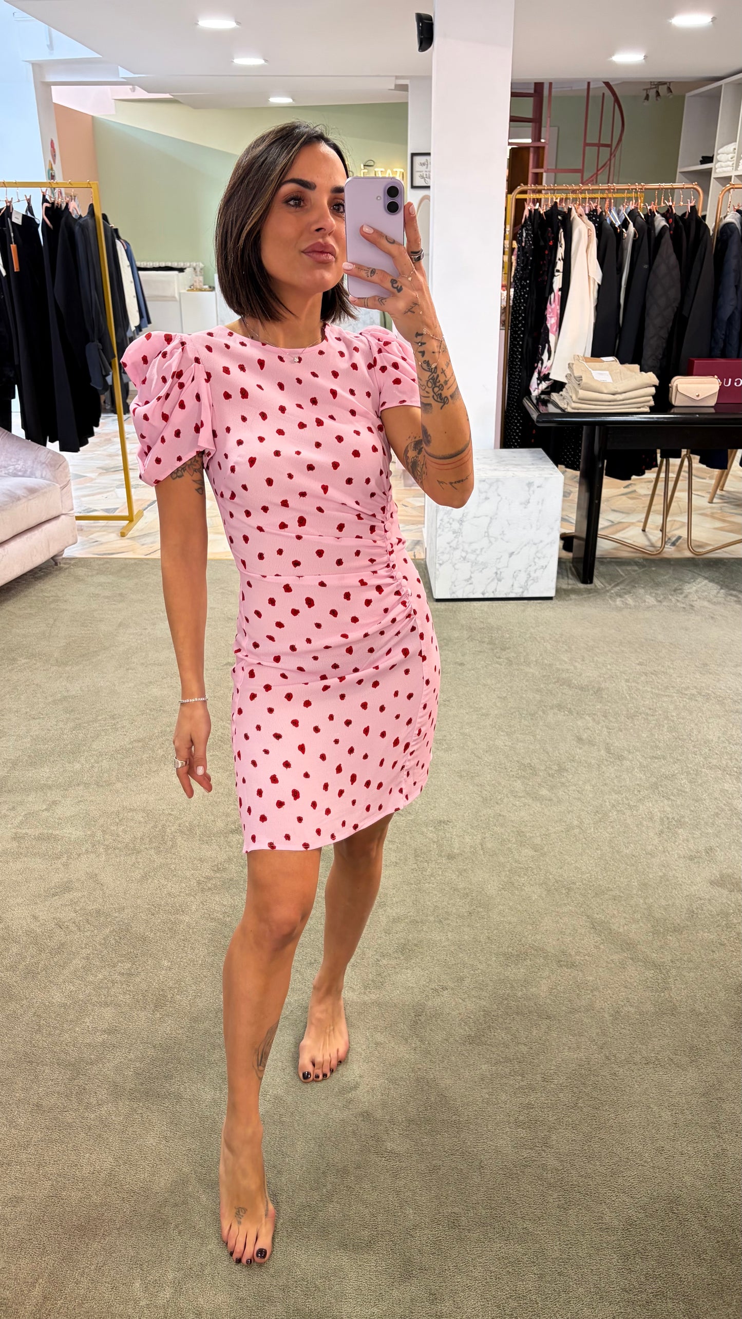 Abito karin corto MAR DE MARGARITAS rosa con fiori rossi