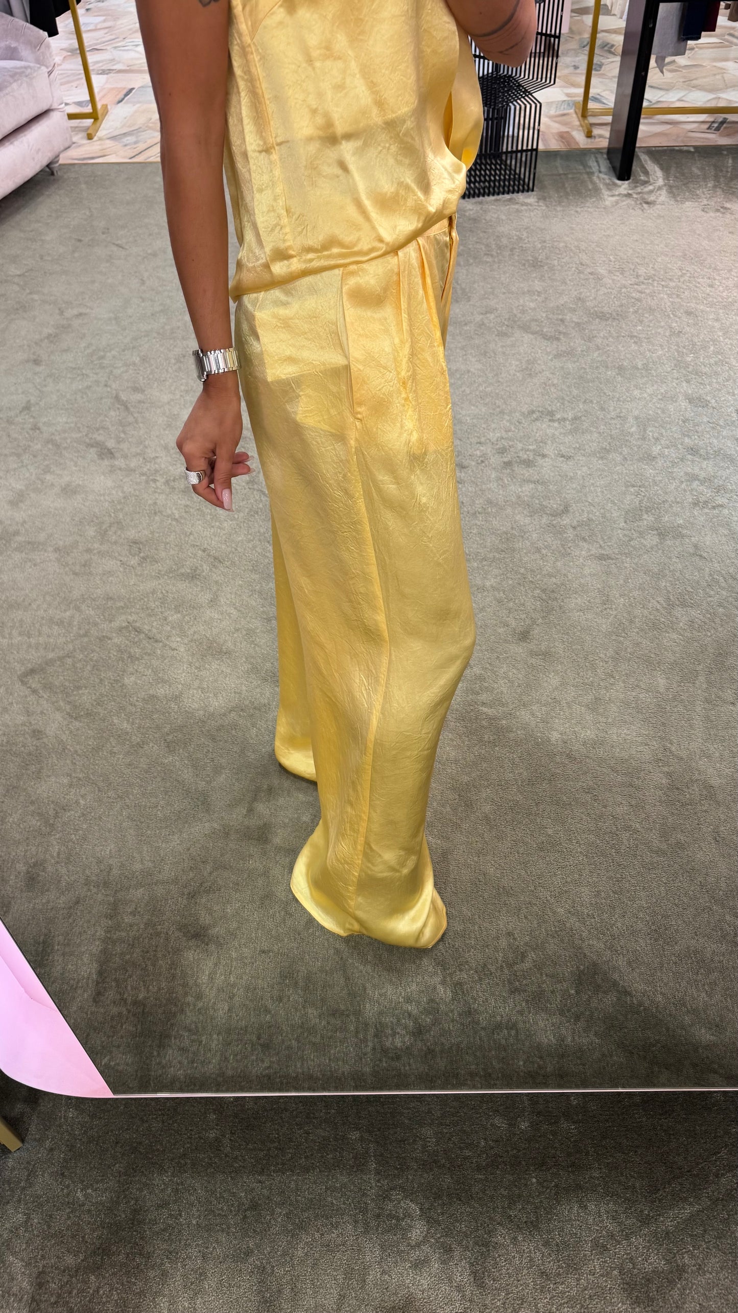 Pantaloni gialli in satin wide leg sl