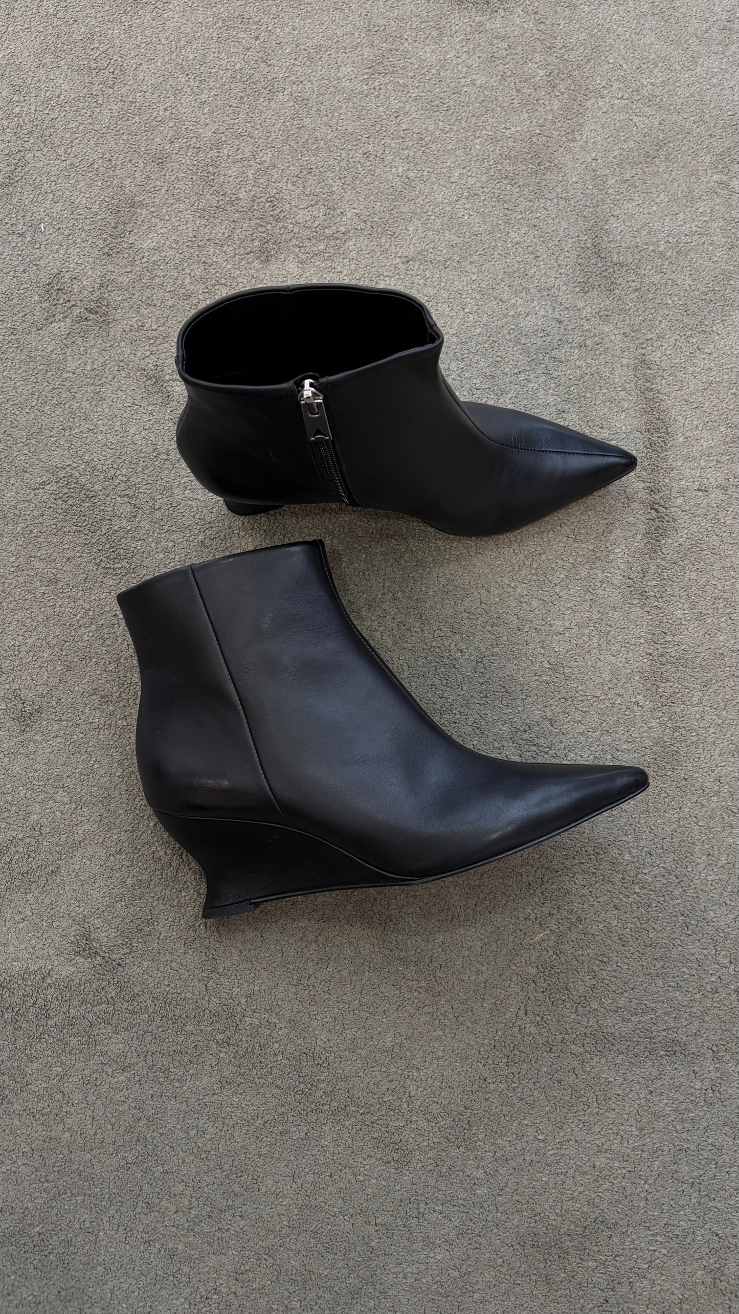 Stivaletto nero in pelle con tacco zeppa cr