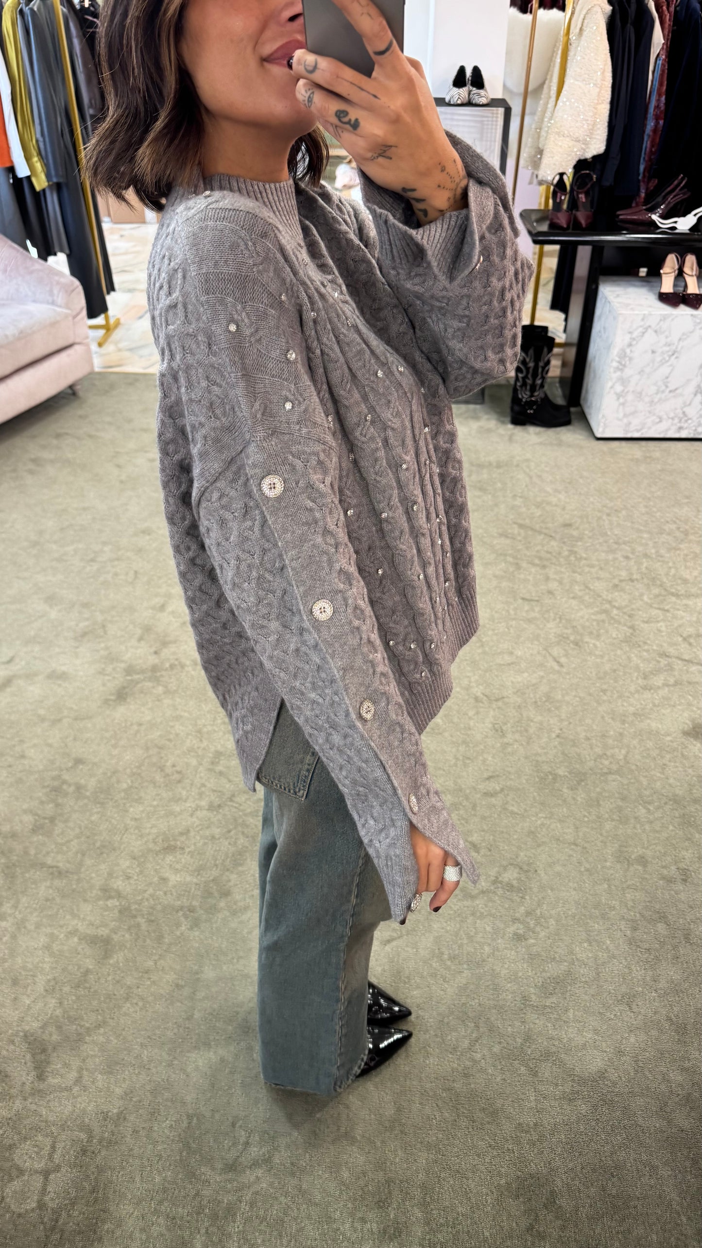 Maglione grigio a trecce con pietre fr