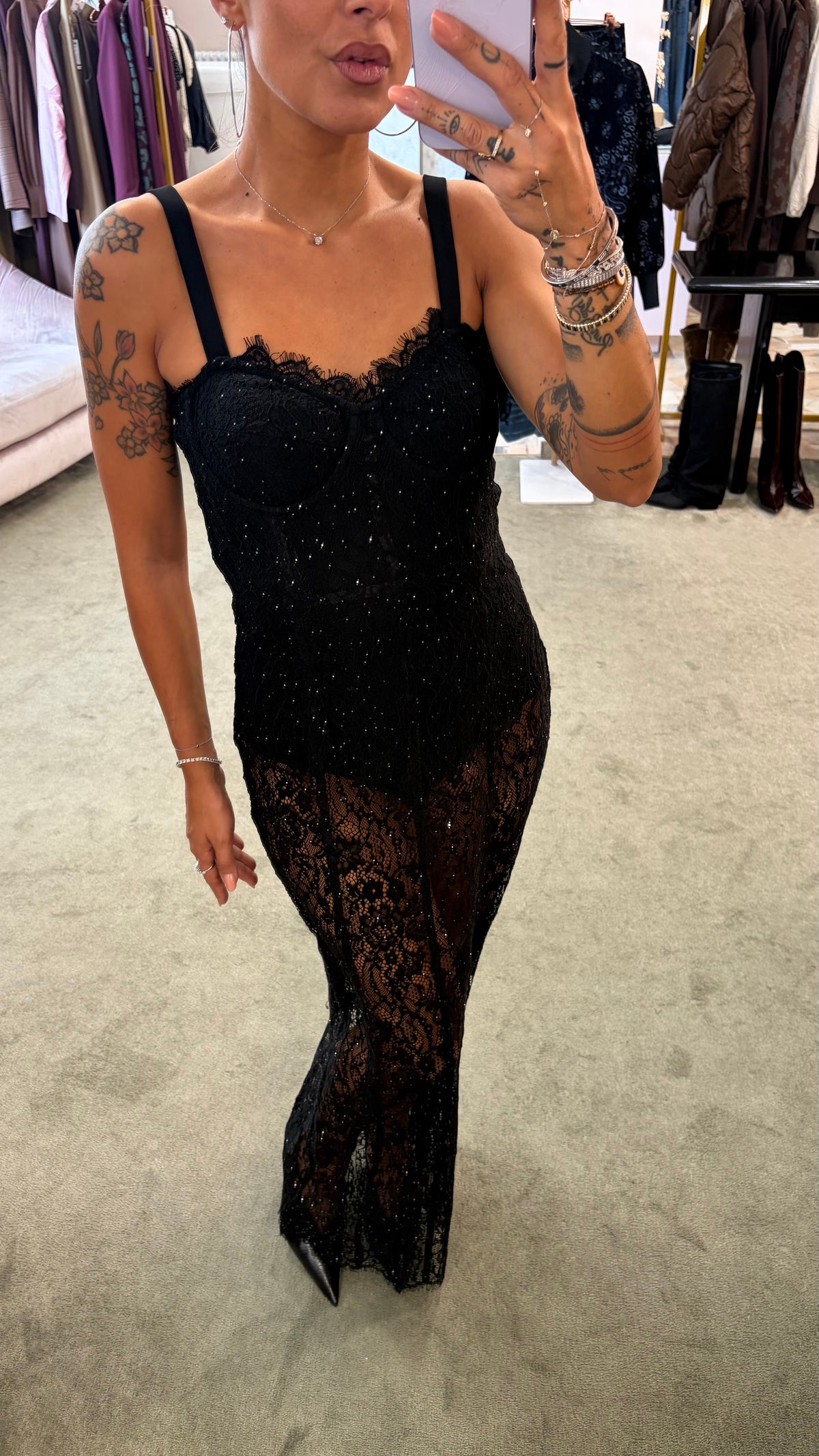 Abito midi vireyan nero in pizzo e micro paillettes tw