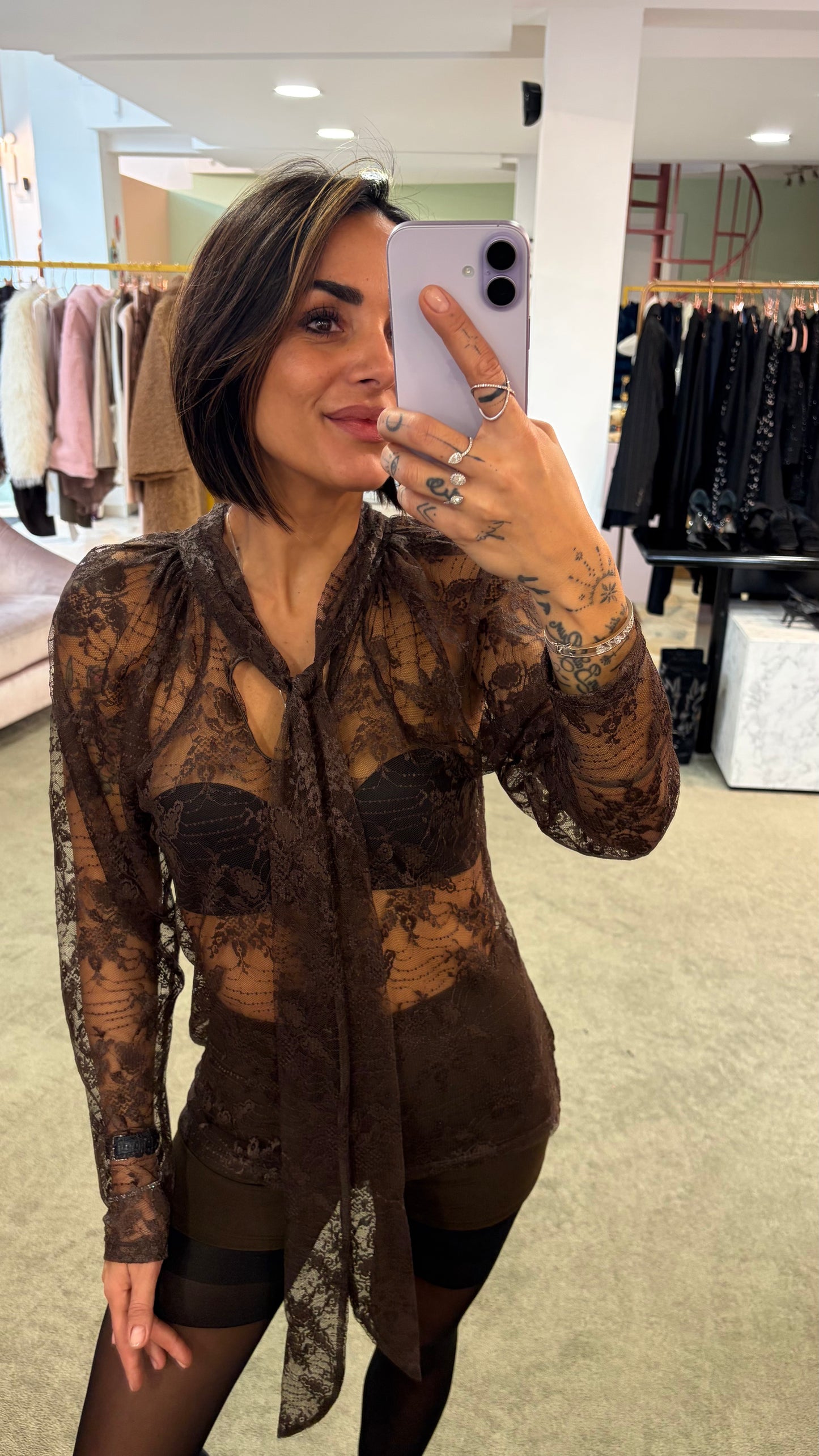 Camicia marrone in pizzo con fiocco mq