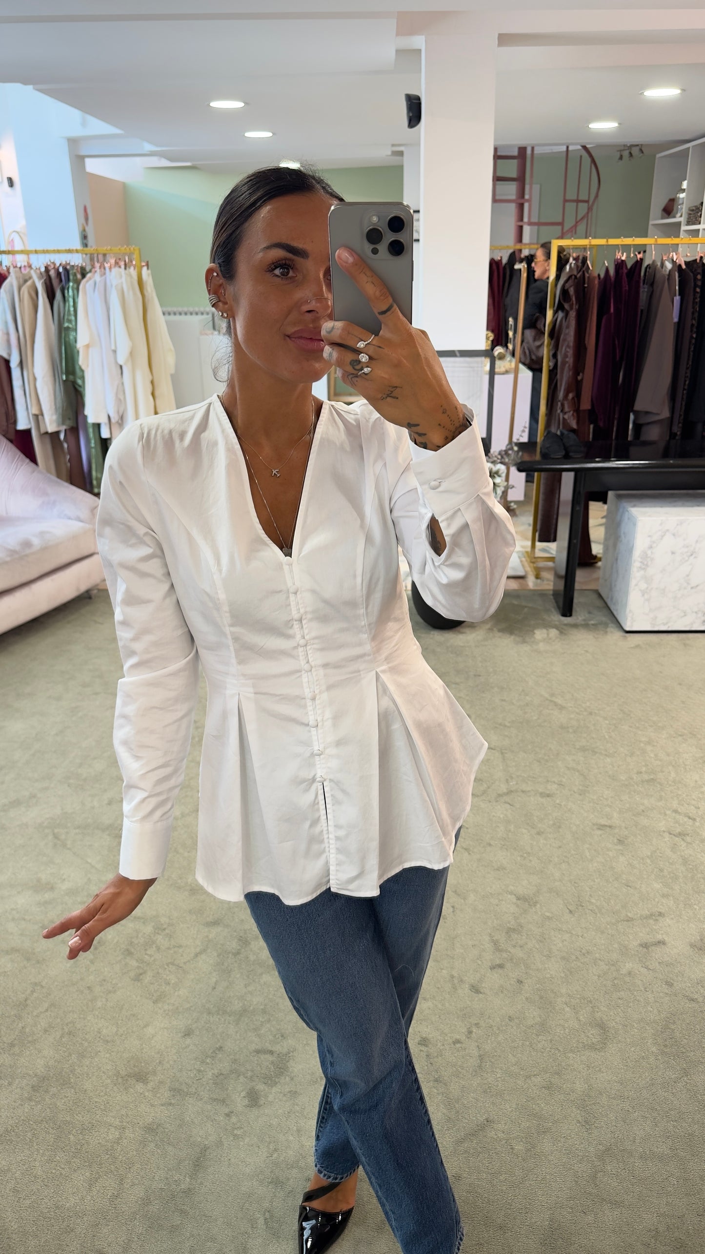 Camicia bianca scollo a v sciancrata sl