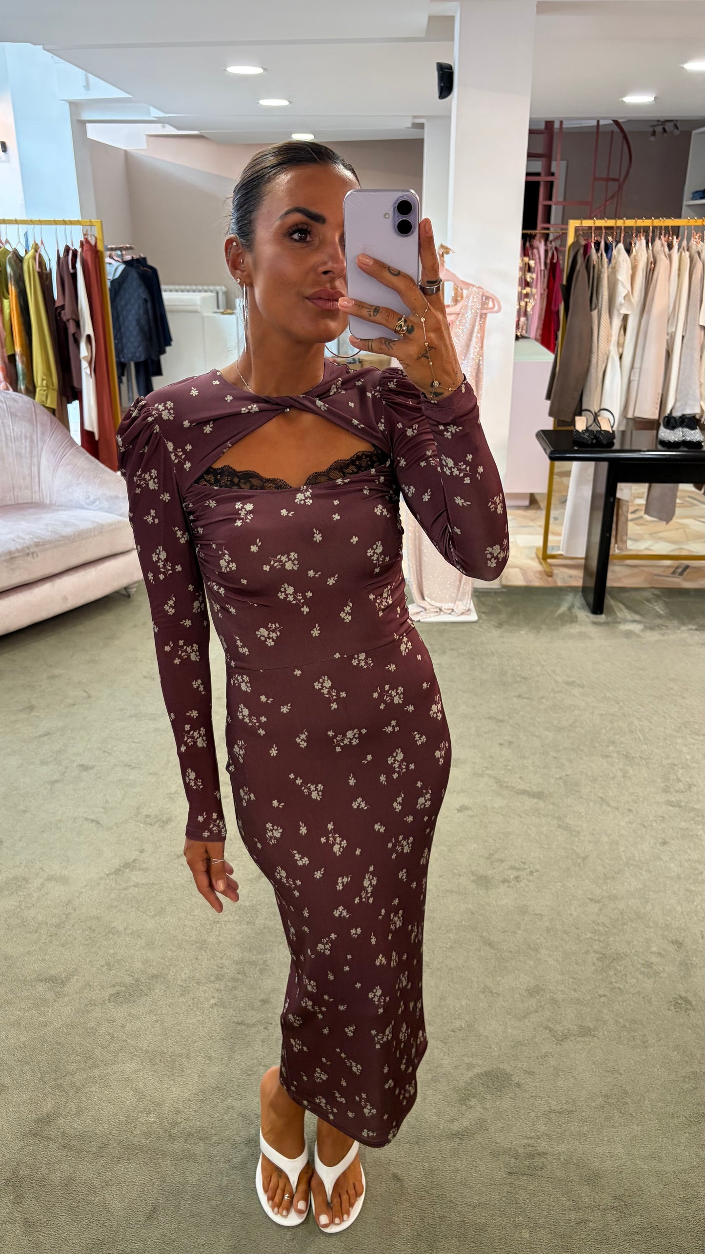 Abito bordeaux con fiorellini cut out pizzo MAR DE MARGARITAS