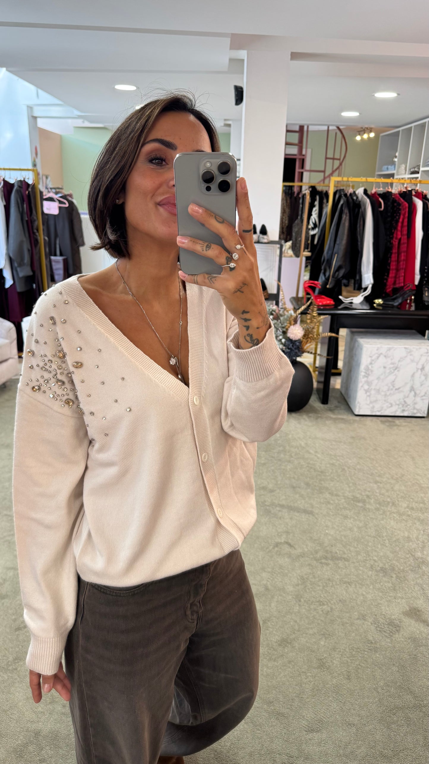 Cardigan beige con pietre bj