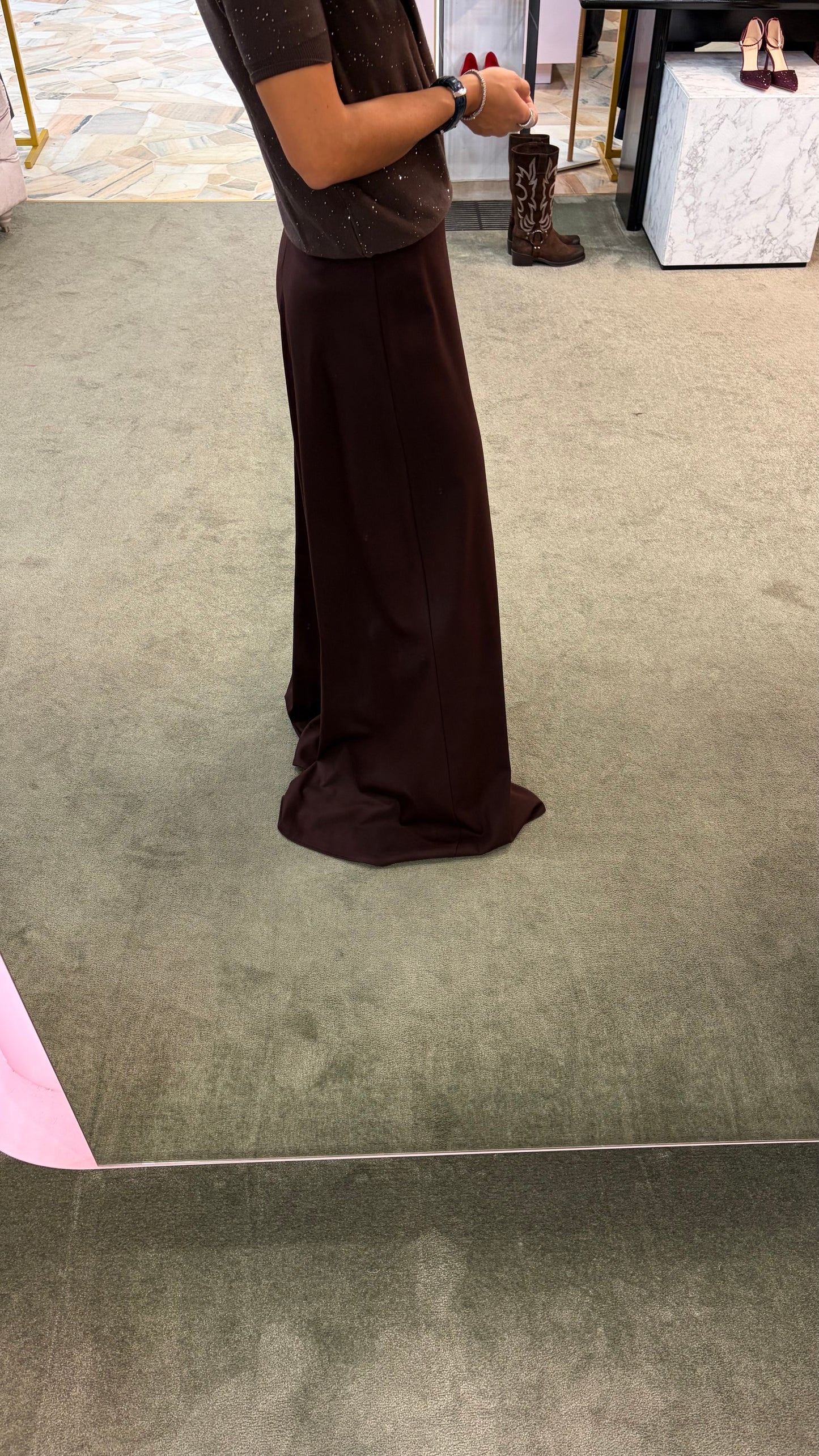 Pantaloni marroni a palazzo mq