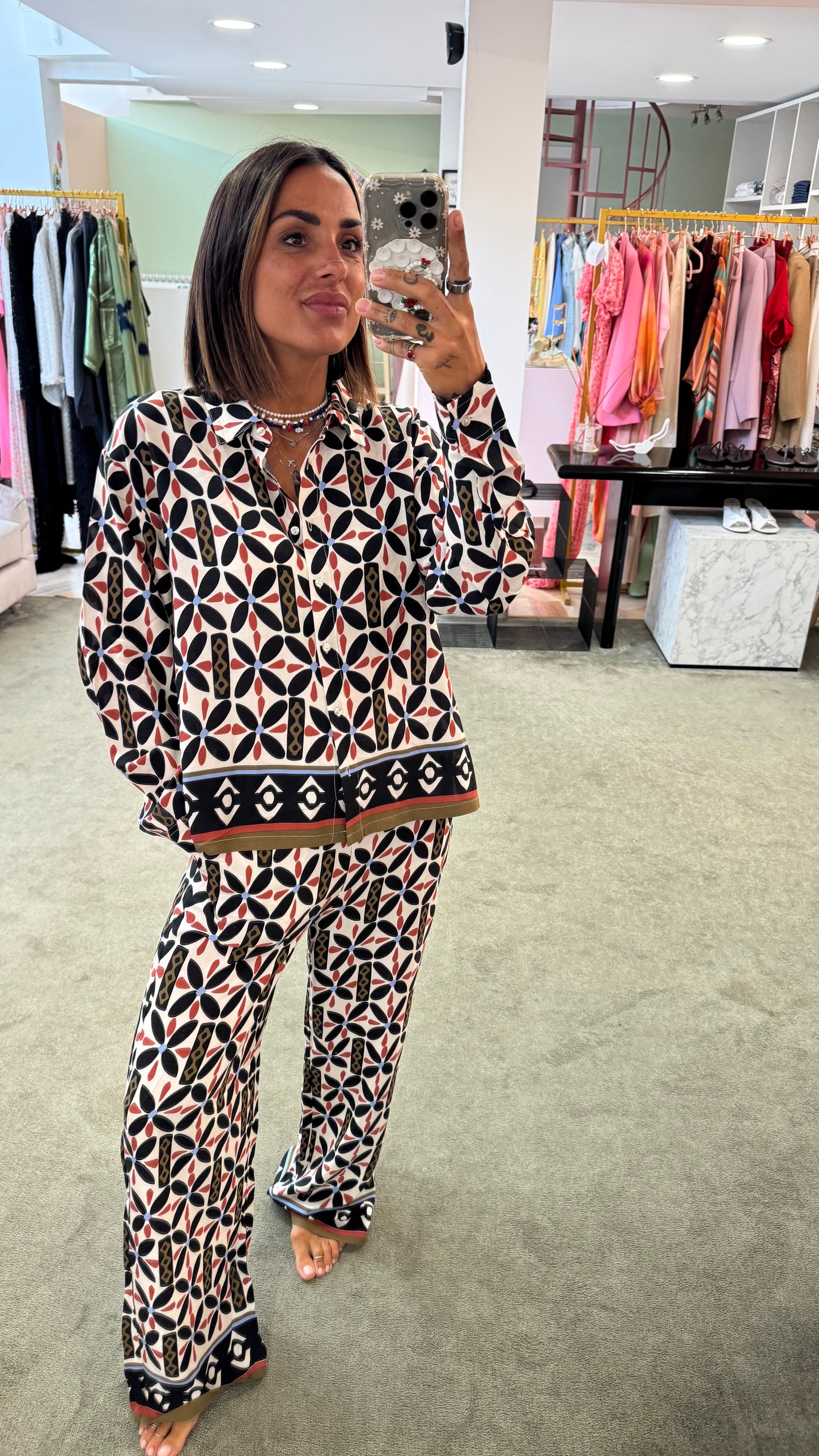Pantaloni neri fantasia fiori sy