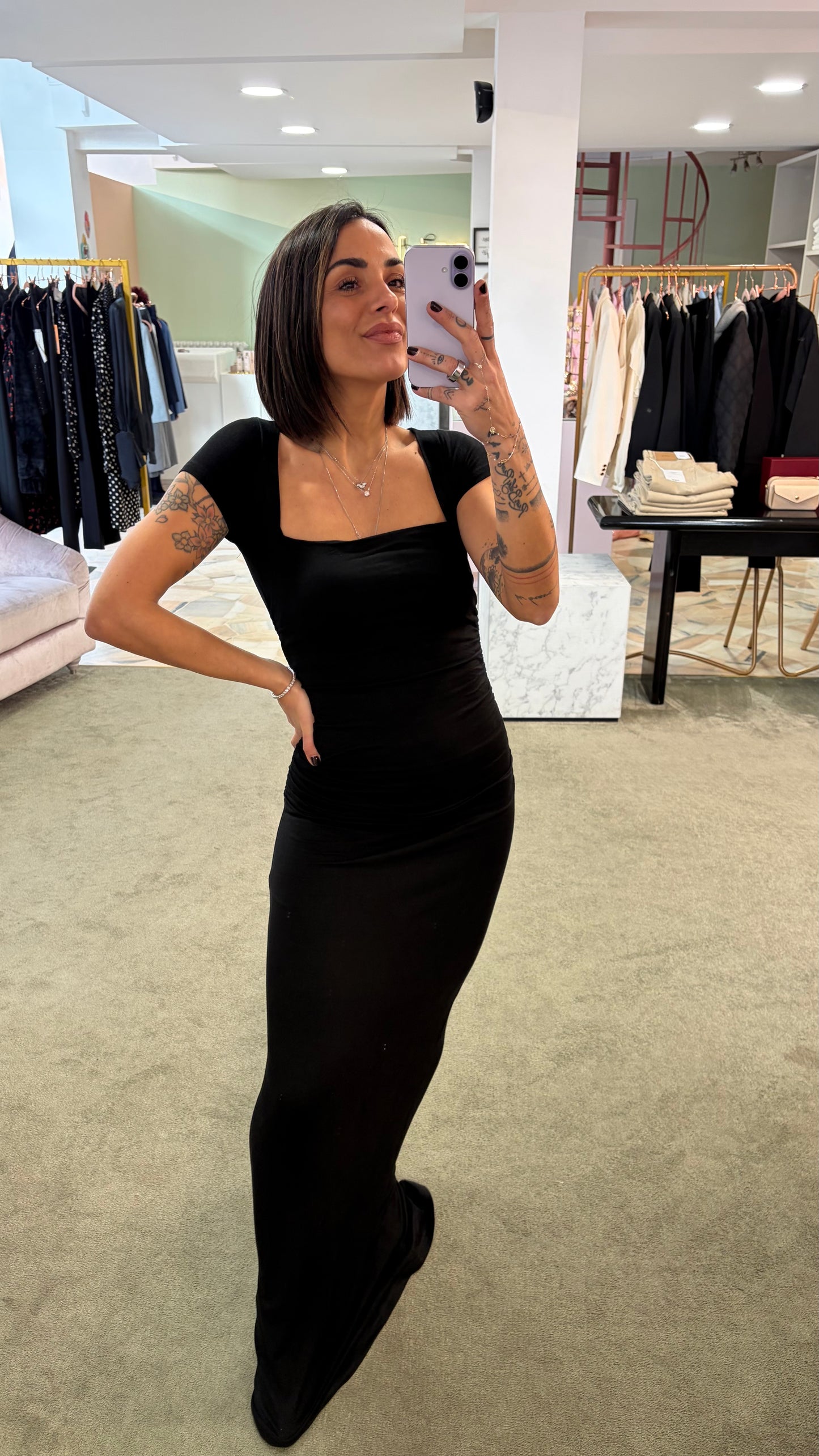 Abito lungo nero elasticizzato manica corta scollo squadrato gl