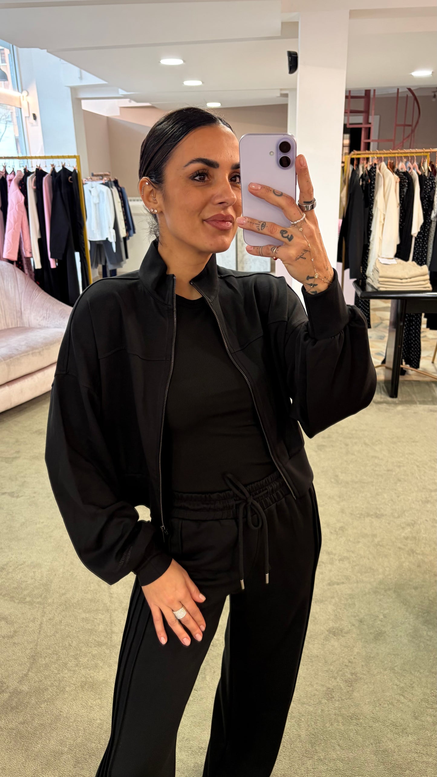 Joggers neri con spacchi laterali sul fondo Hinnominate