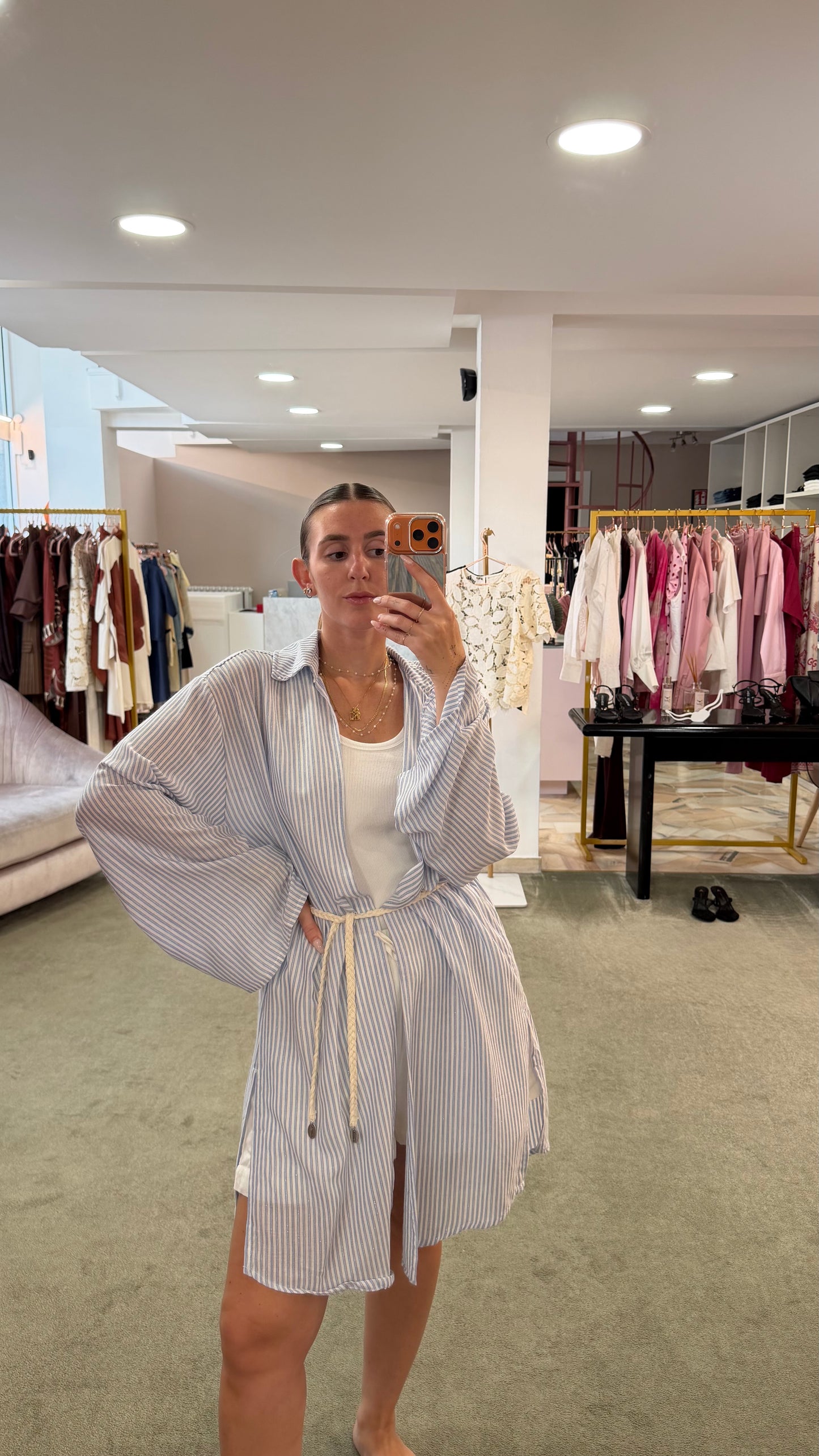 Abito camicia a righe azzurra e bianca con cintura Cotazur