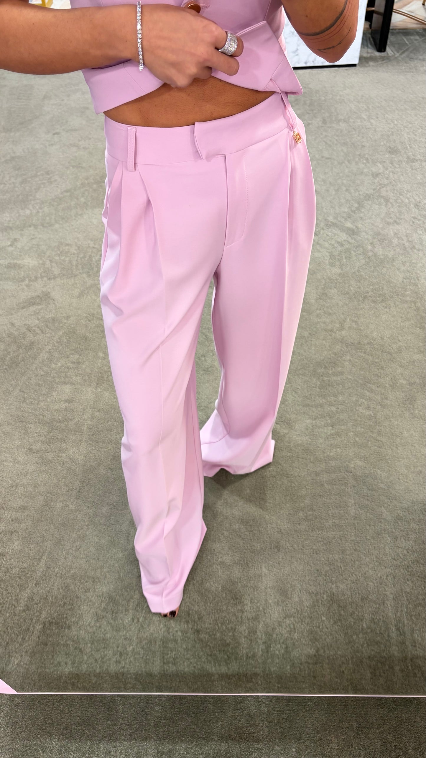 Pantaloni rosa a palazzo con pences fr