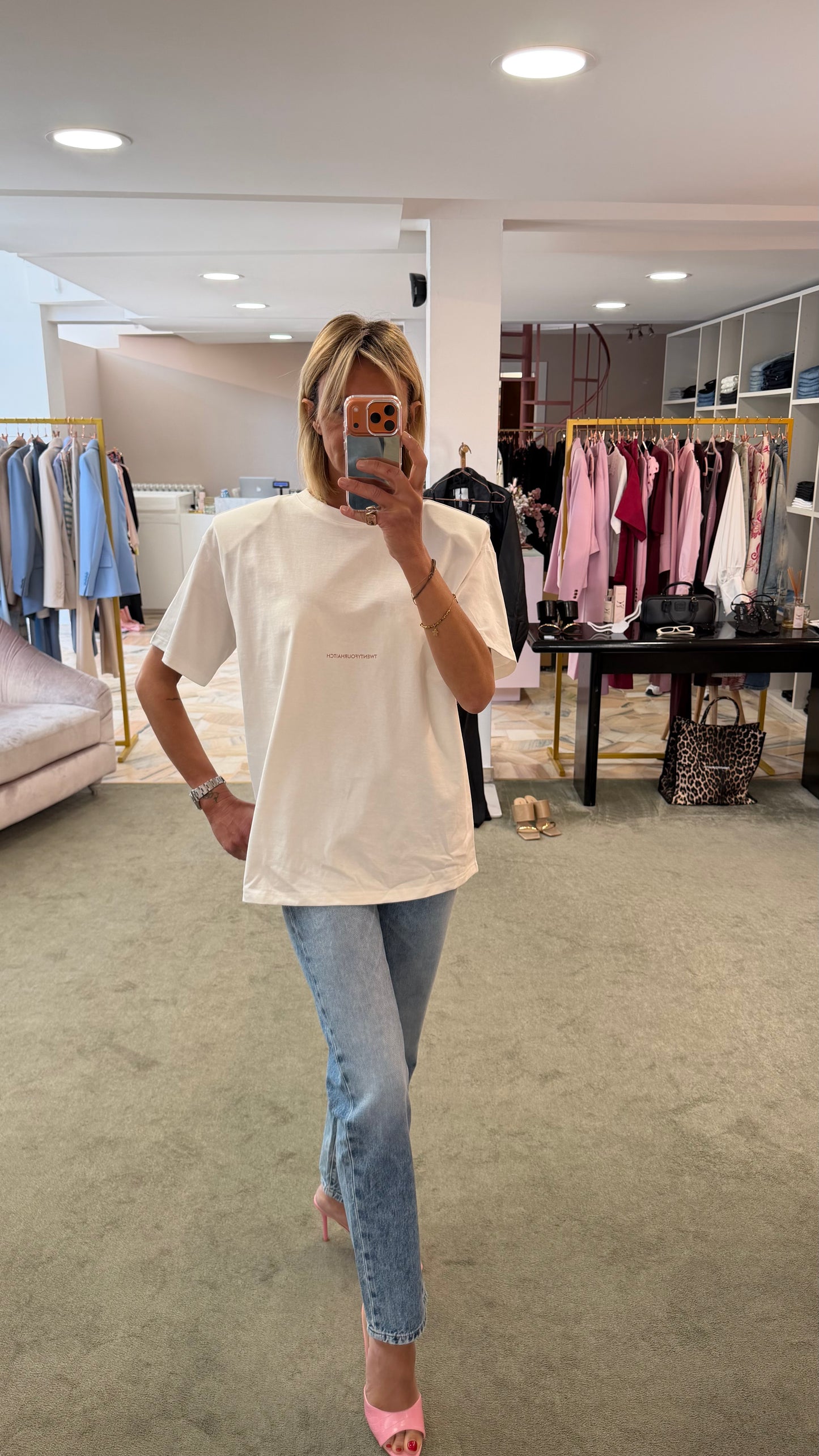 T-shirt bianca over new moon con spallotte tw