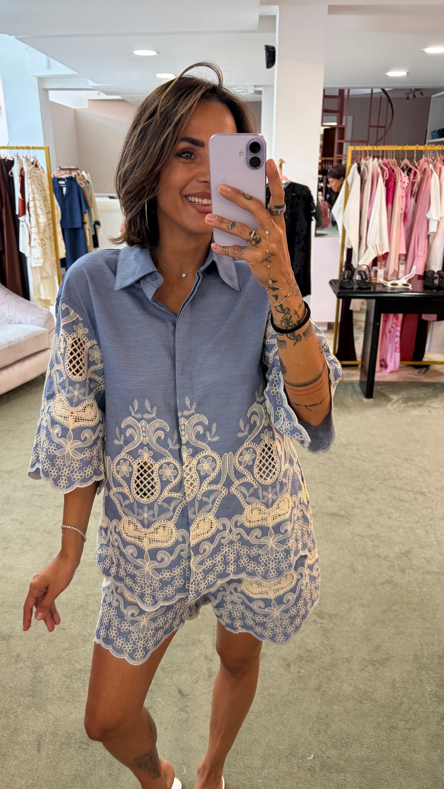 Shorts azzurro con ricami gl